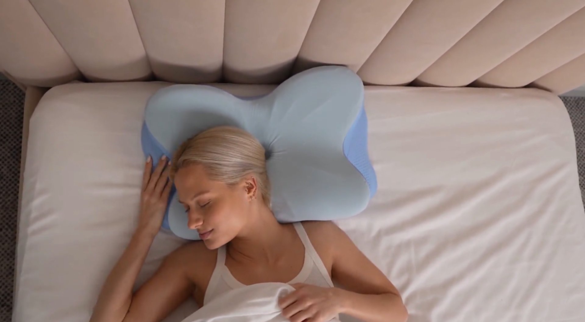 black and white bed linen