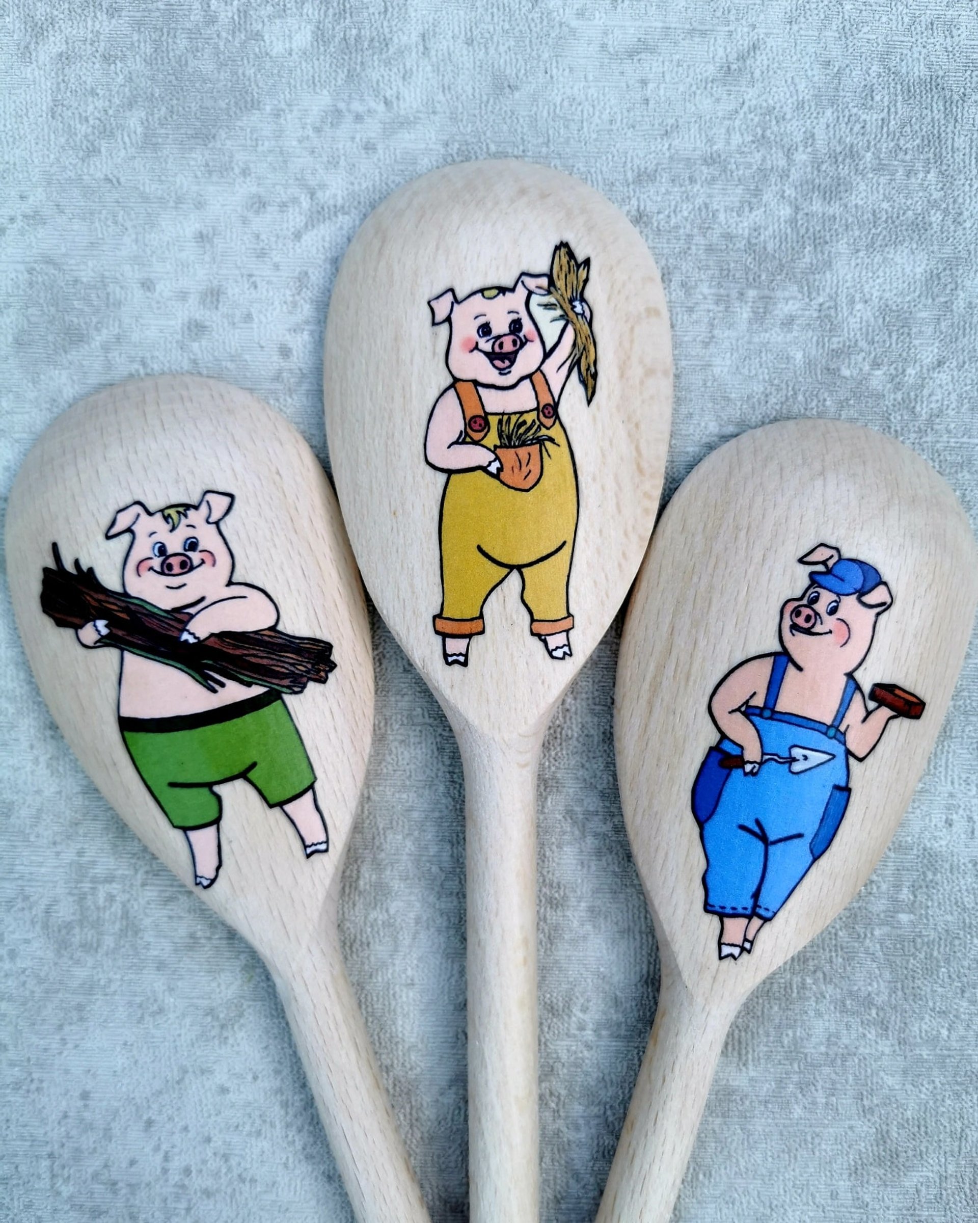 gray computer monitor