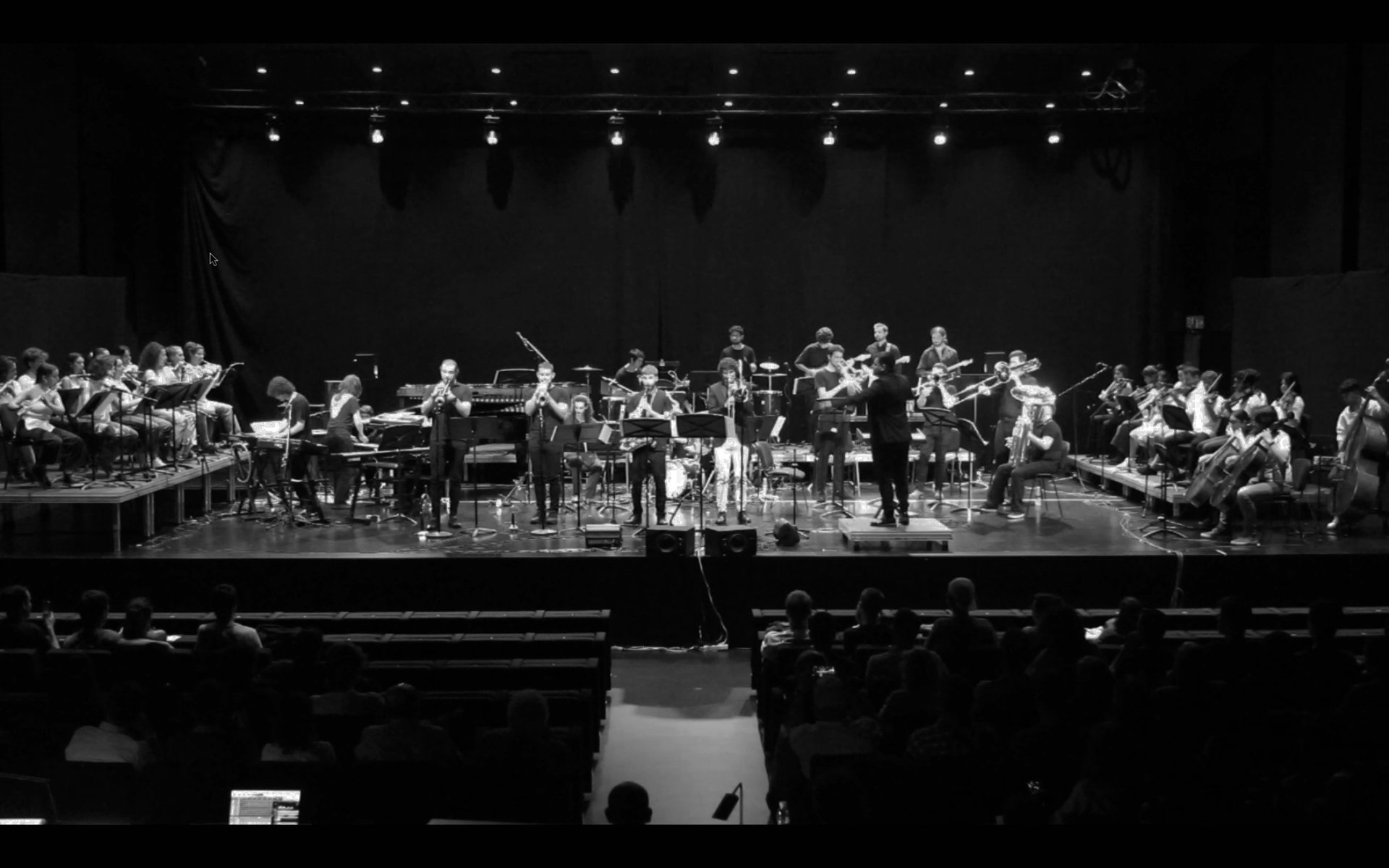 black and white bed linen