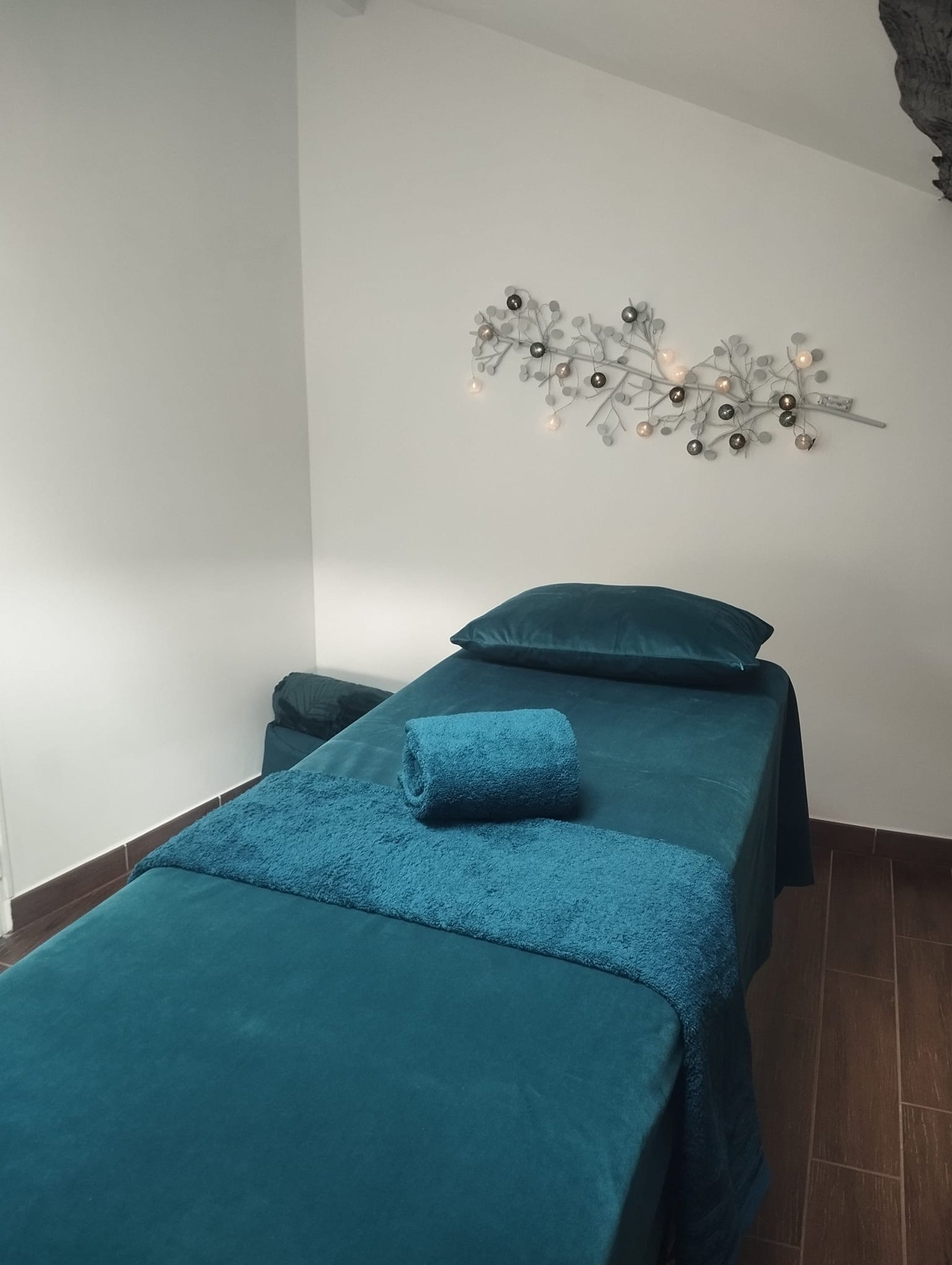 black and brown leather padded tub sofa