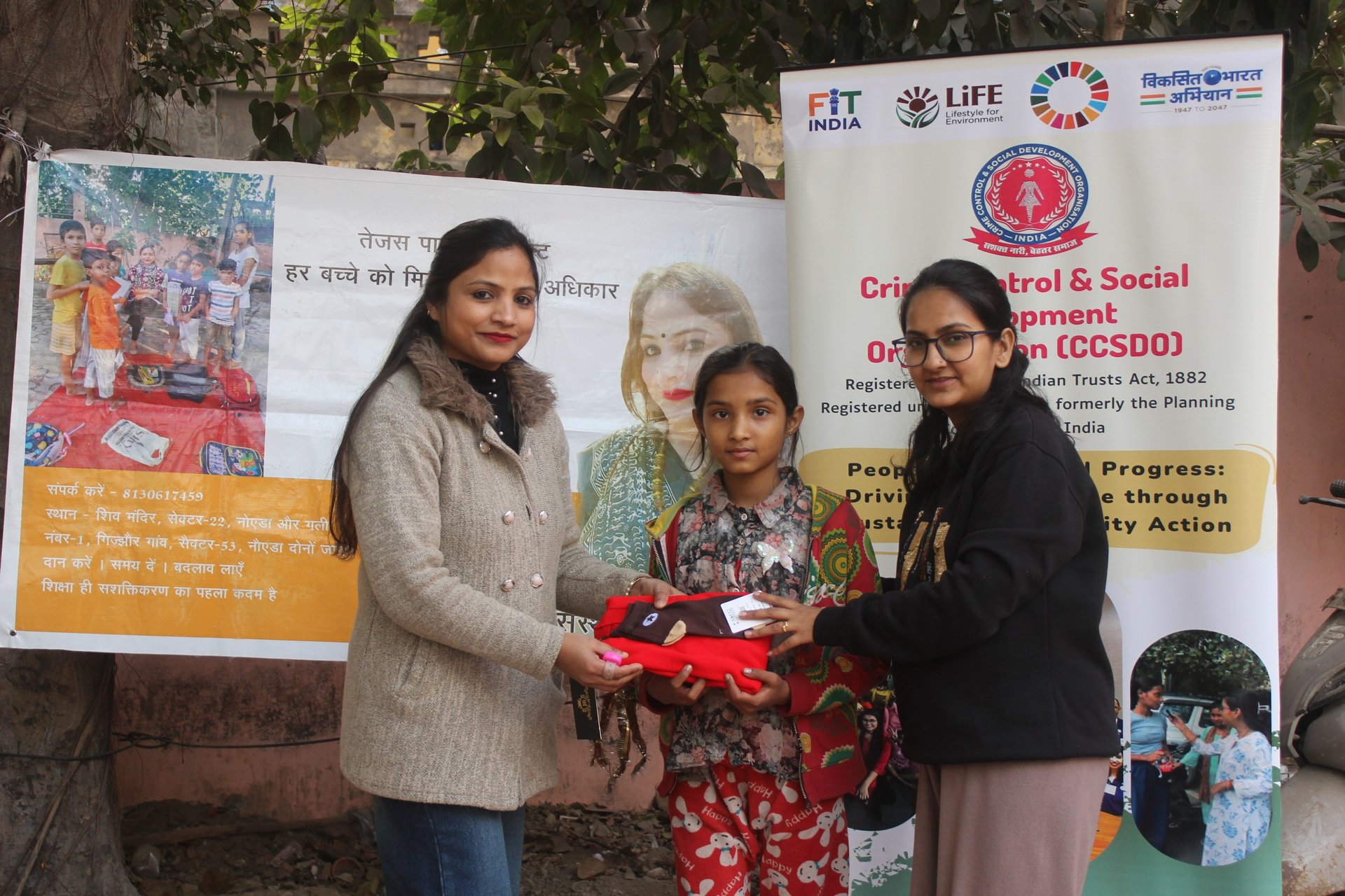 gray computer monitor