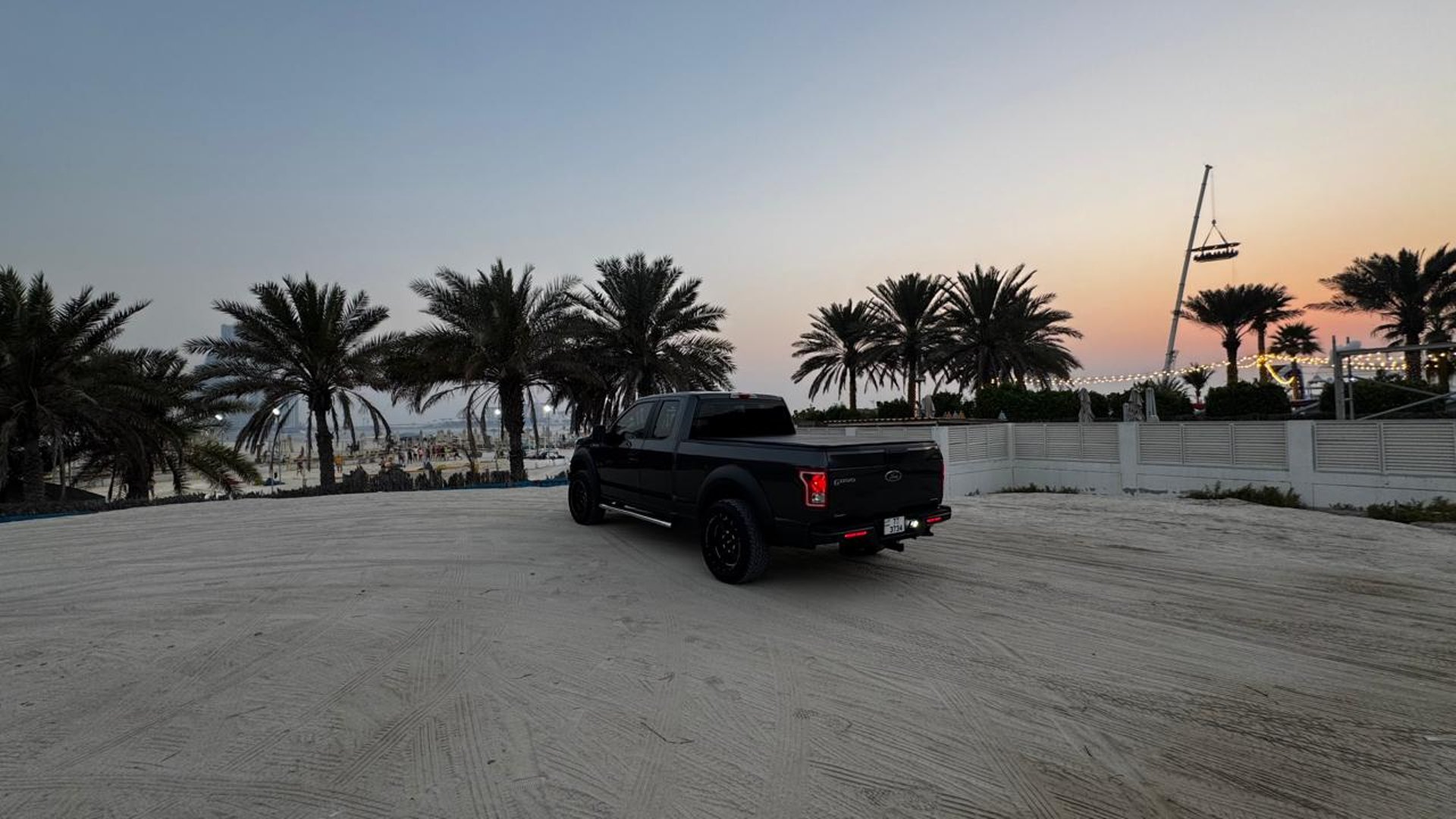 gray computer monitor