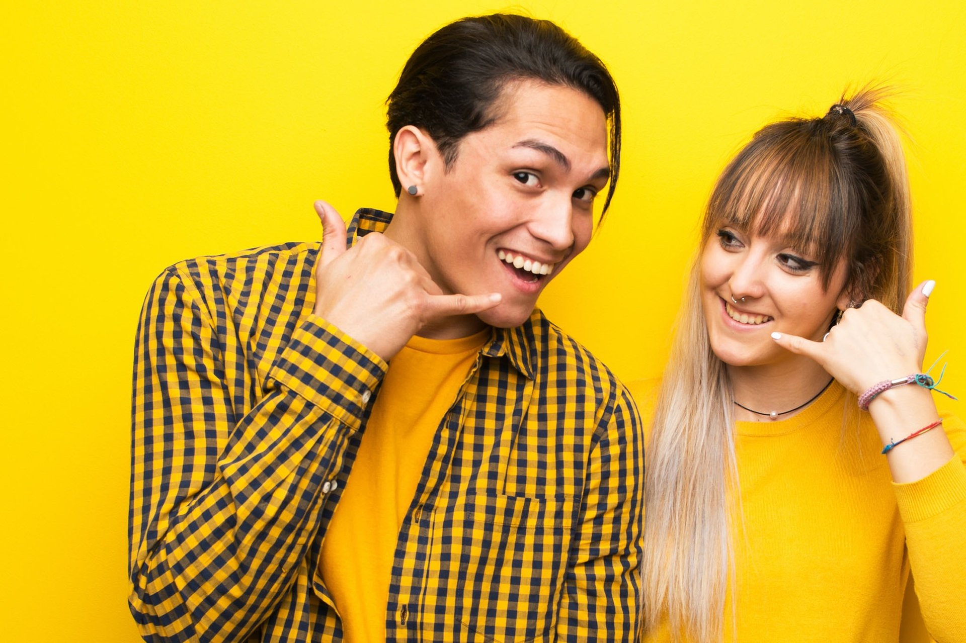 gray computer monitor