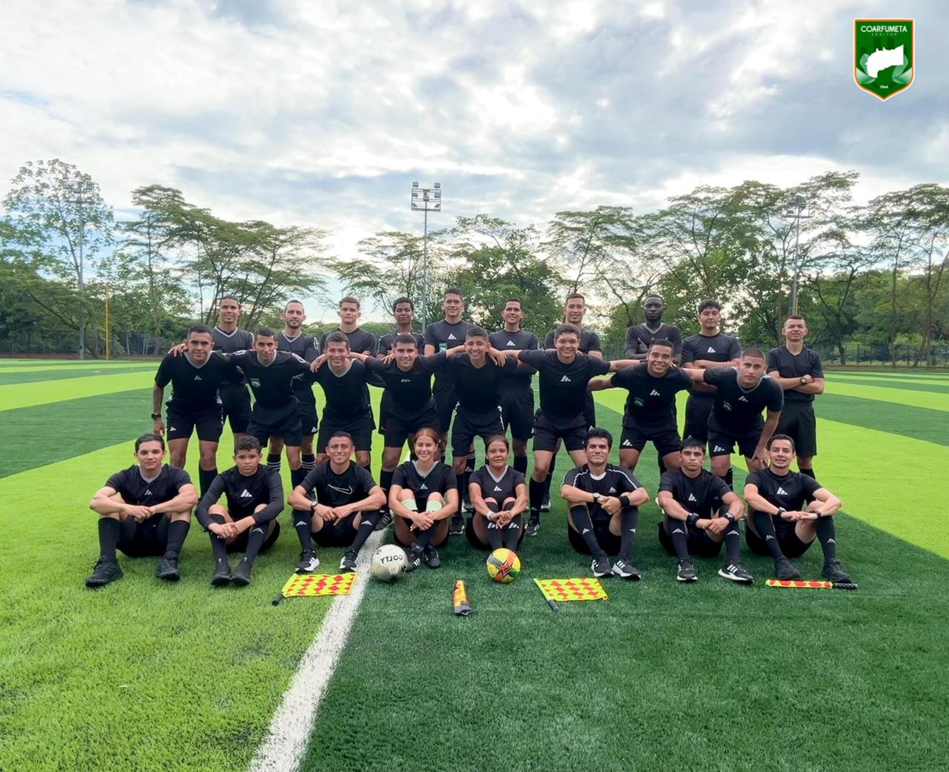 gray computer monitor