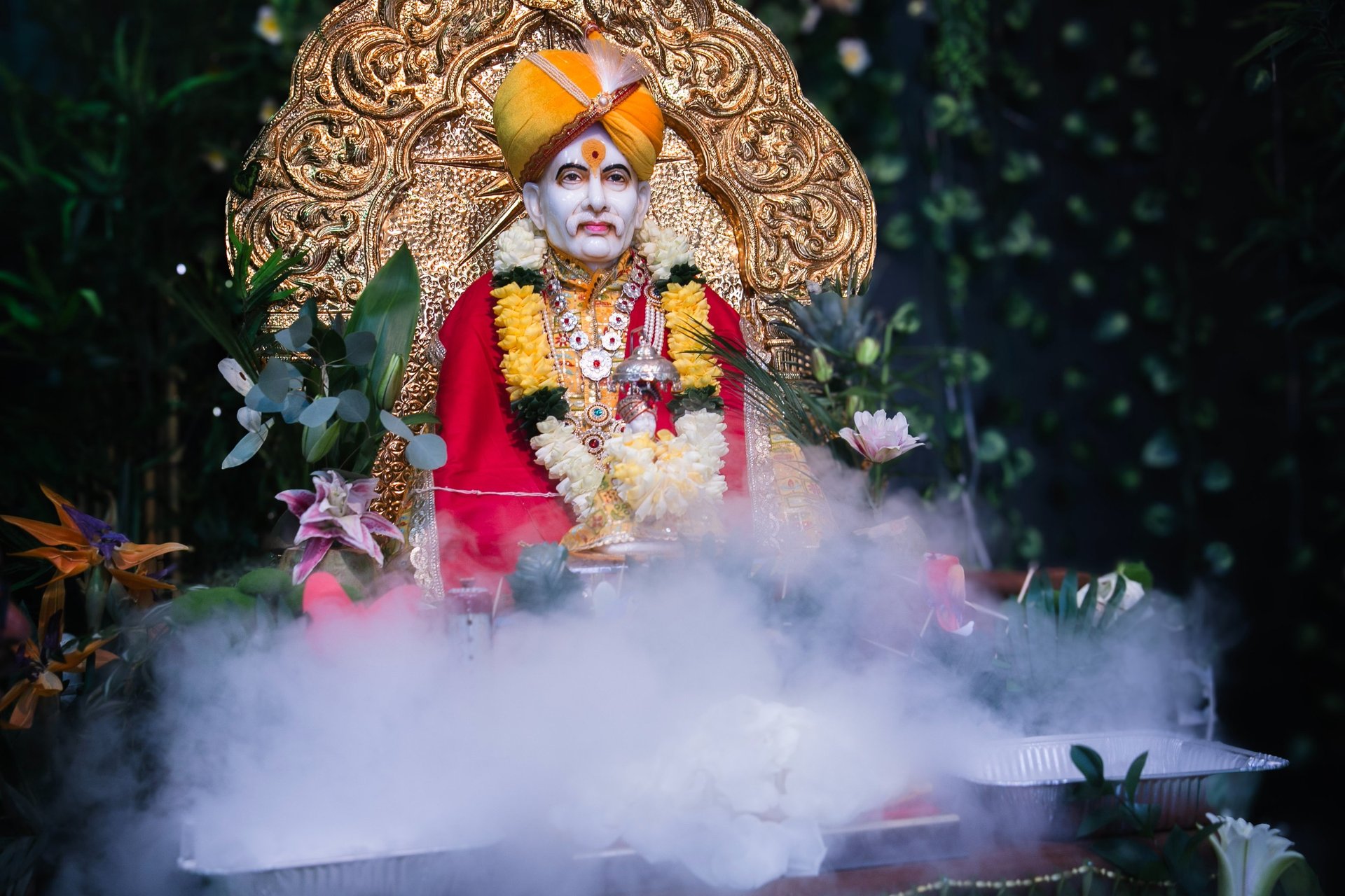 black and white bed linen