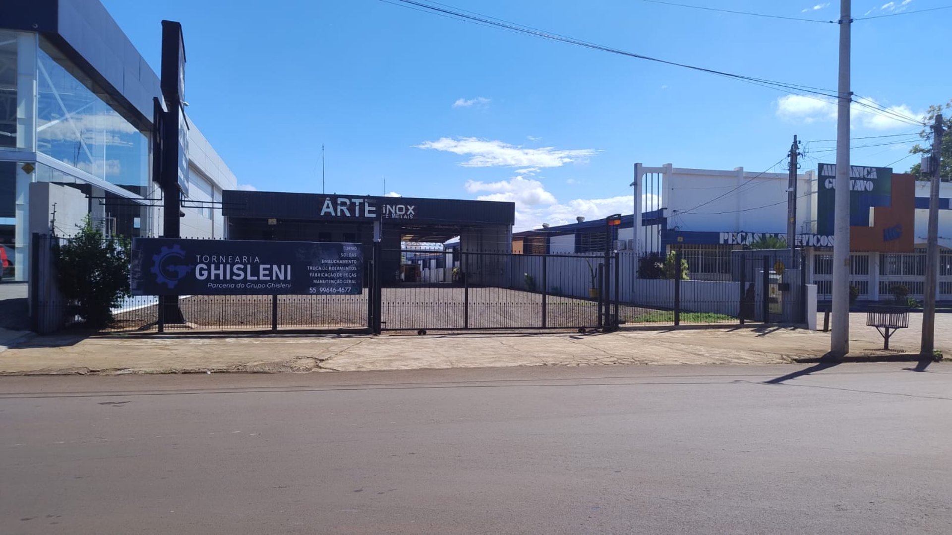 gray computer monitor