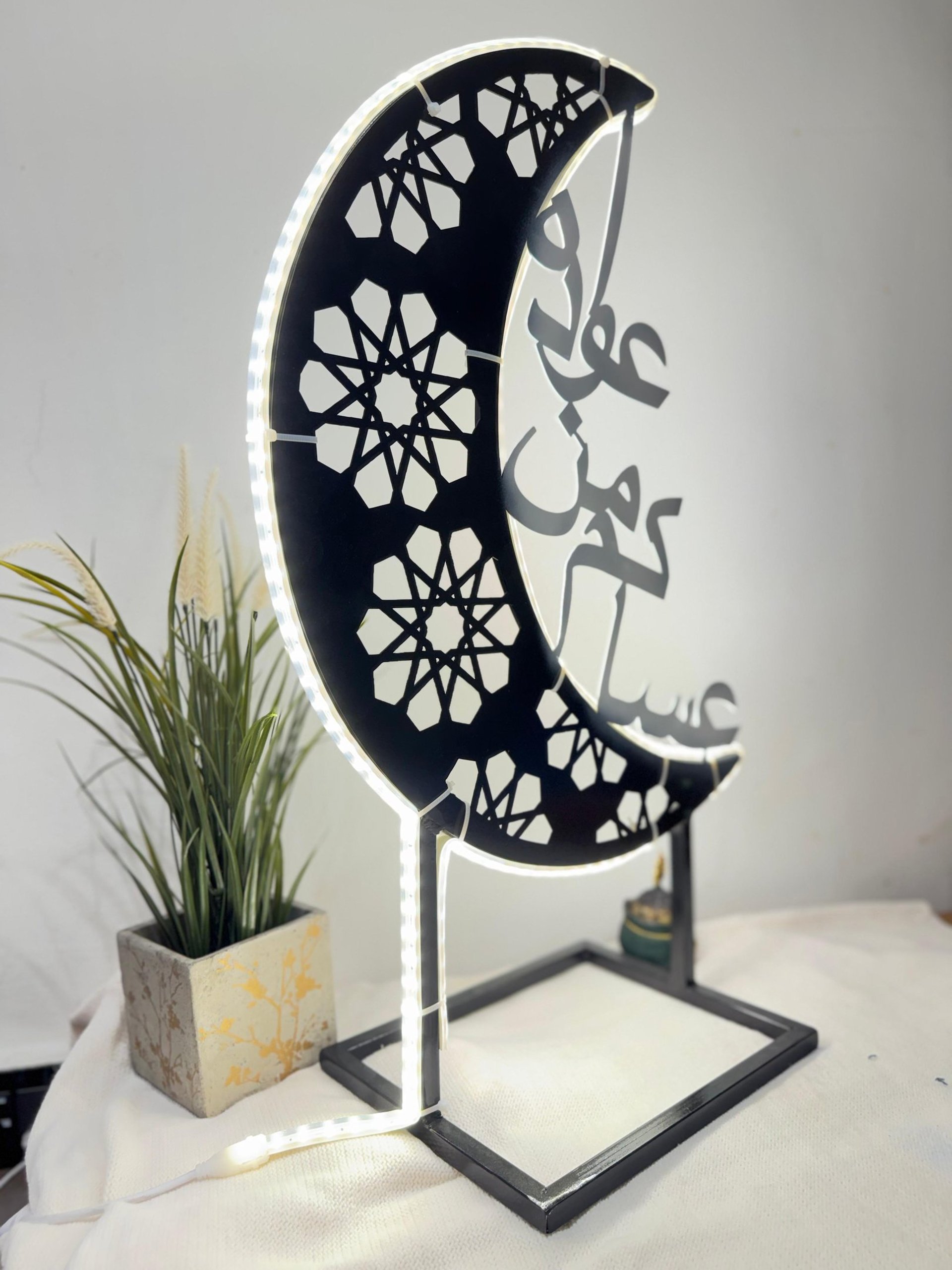 gray computer monitor