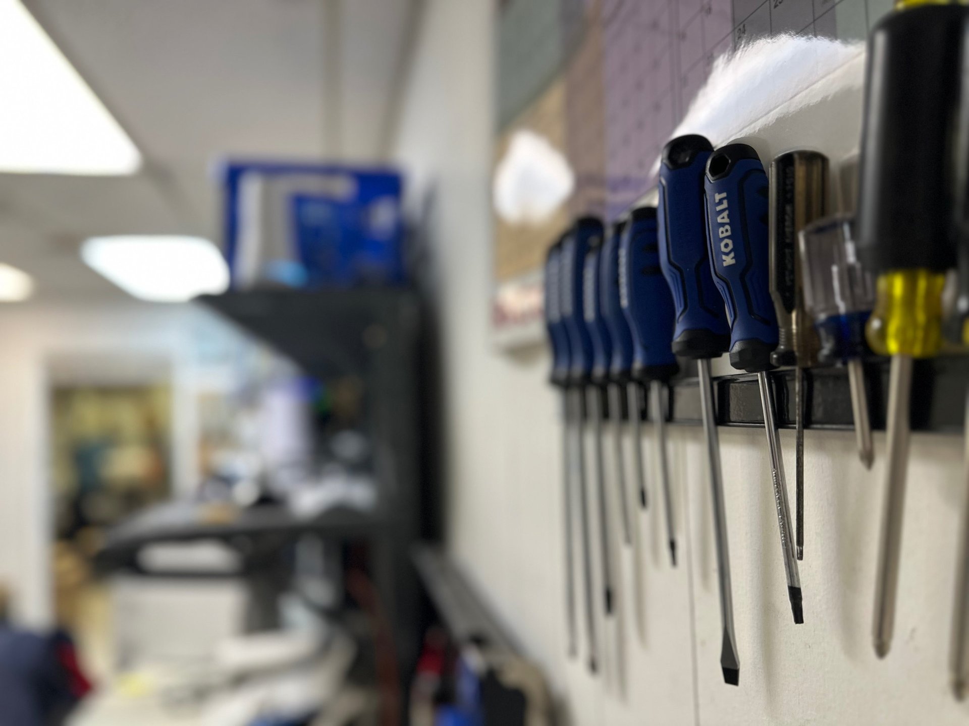 gray computer monitor