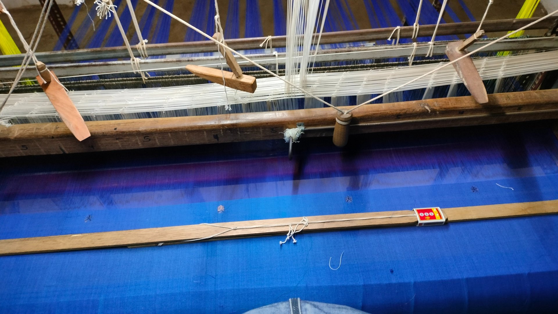 black and white bed linen