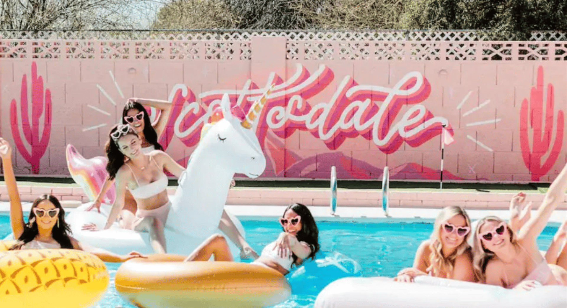 gray computer monitor