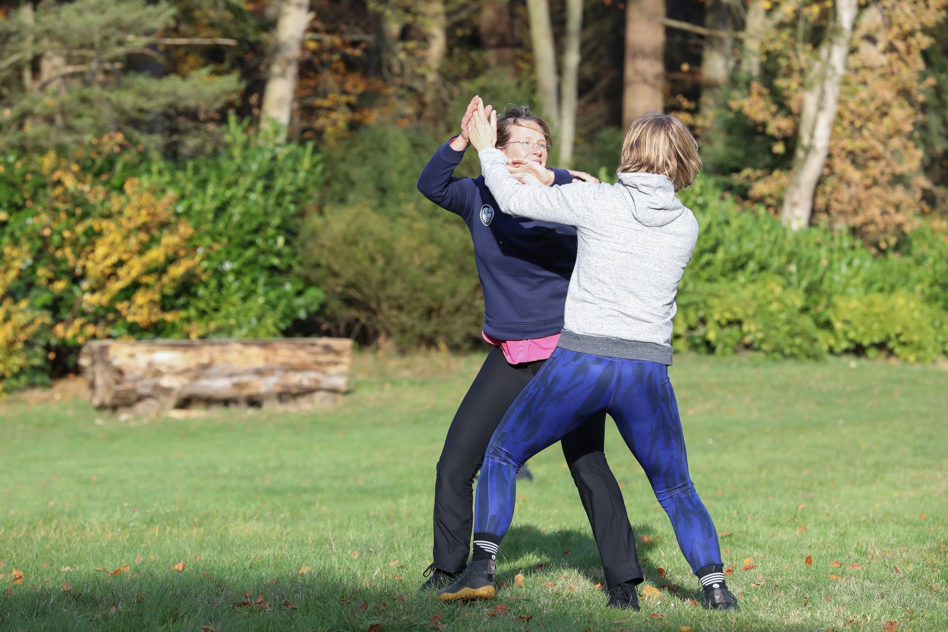 gray computer monitor