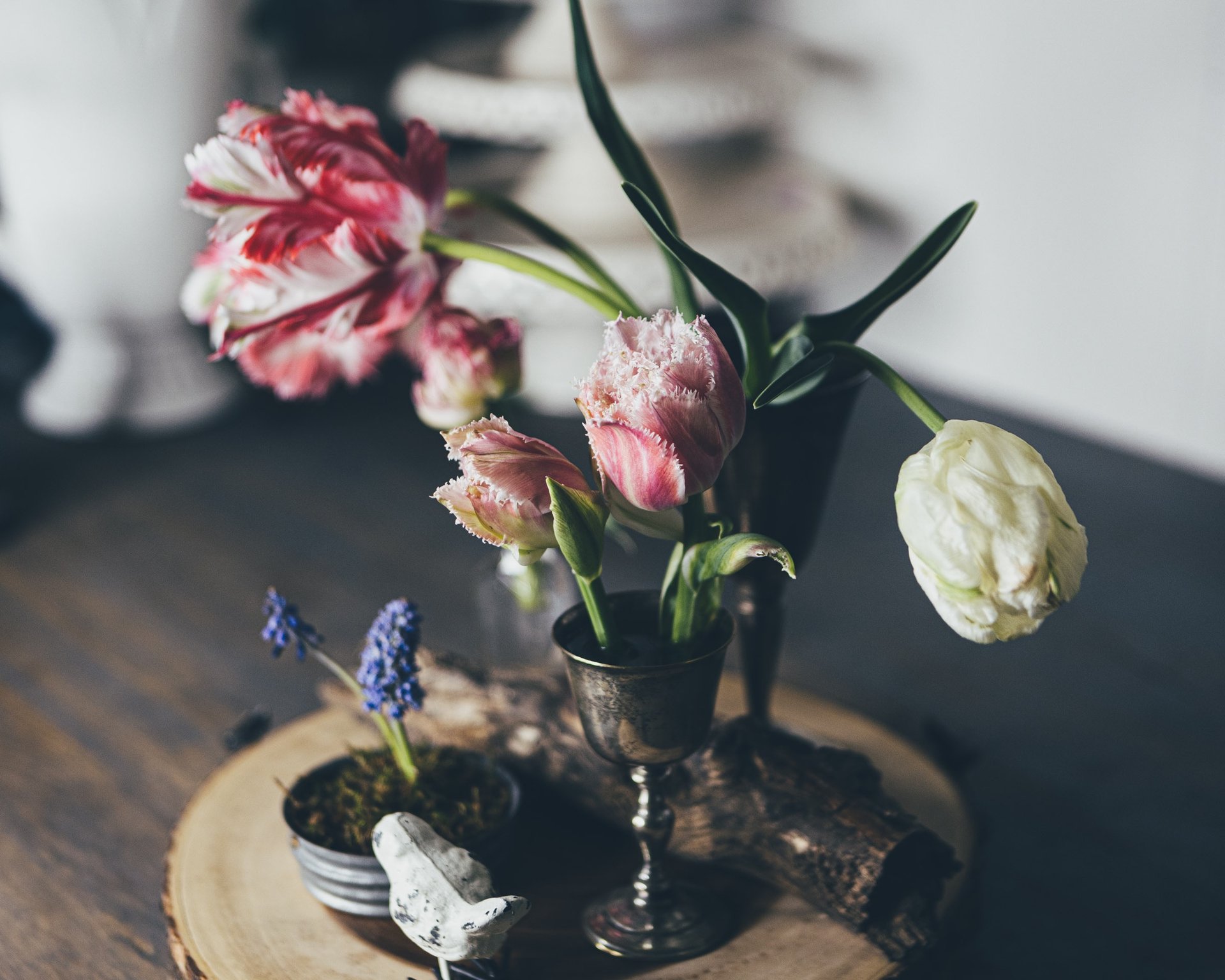 black and white bed linen