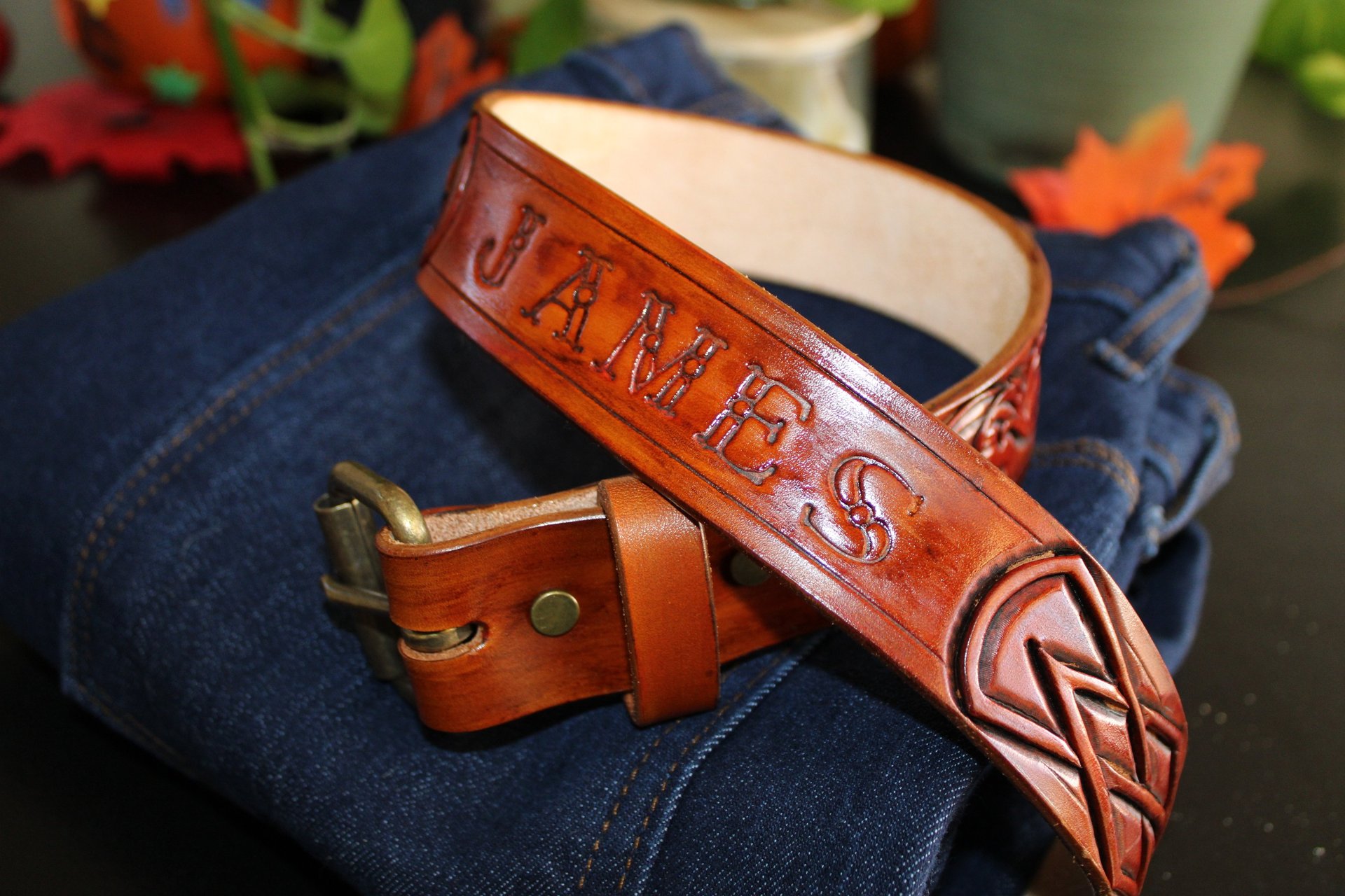 gray computer monitor