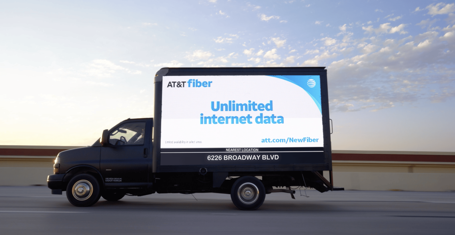 gray computer monitor