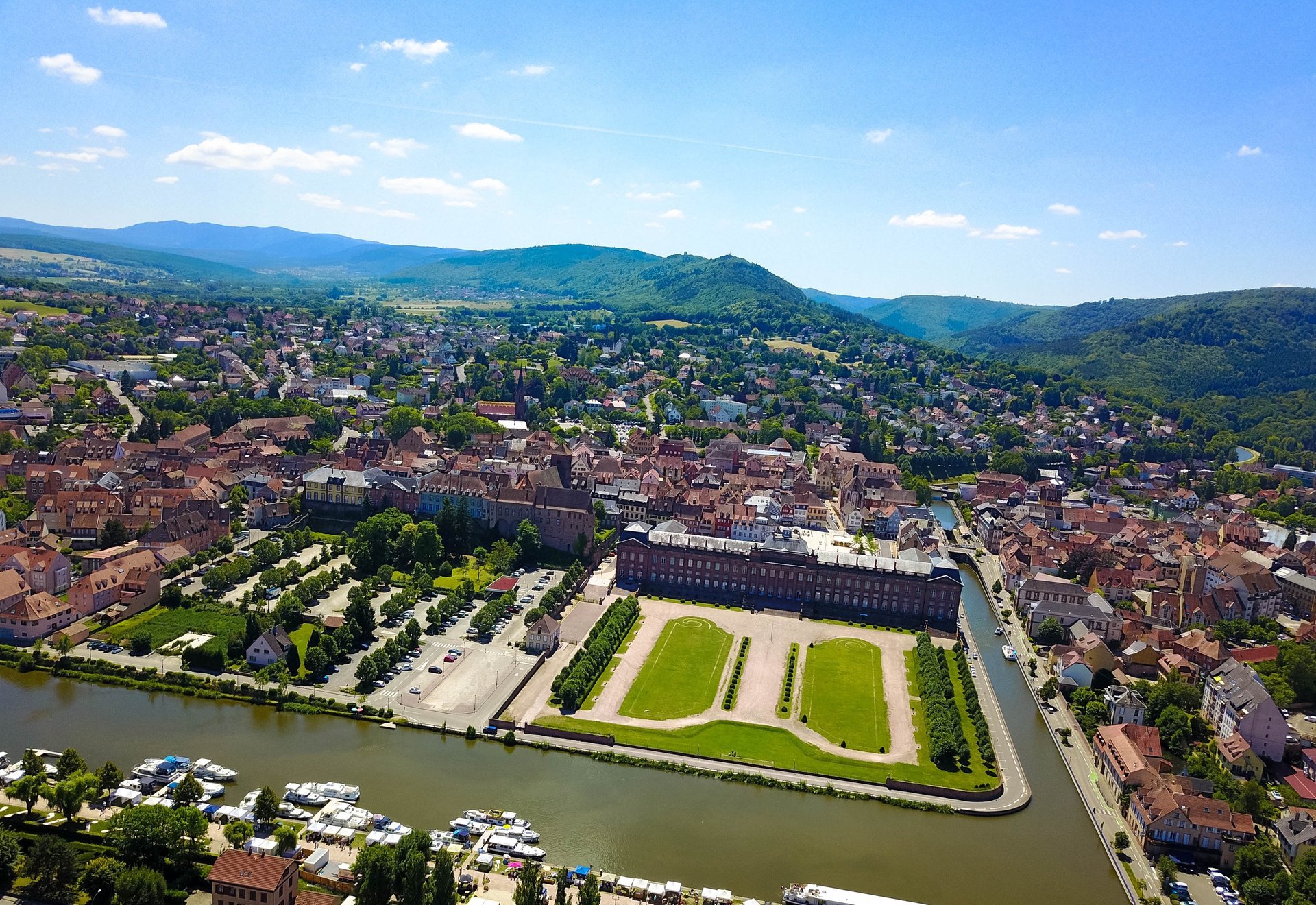 gray computer monitor