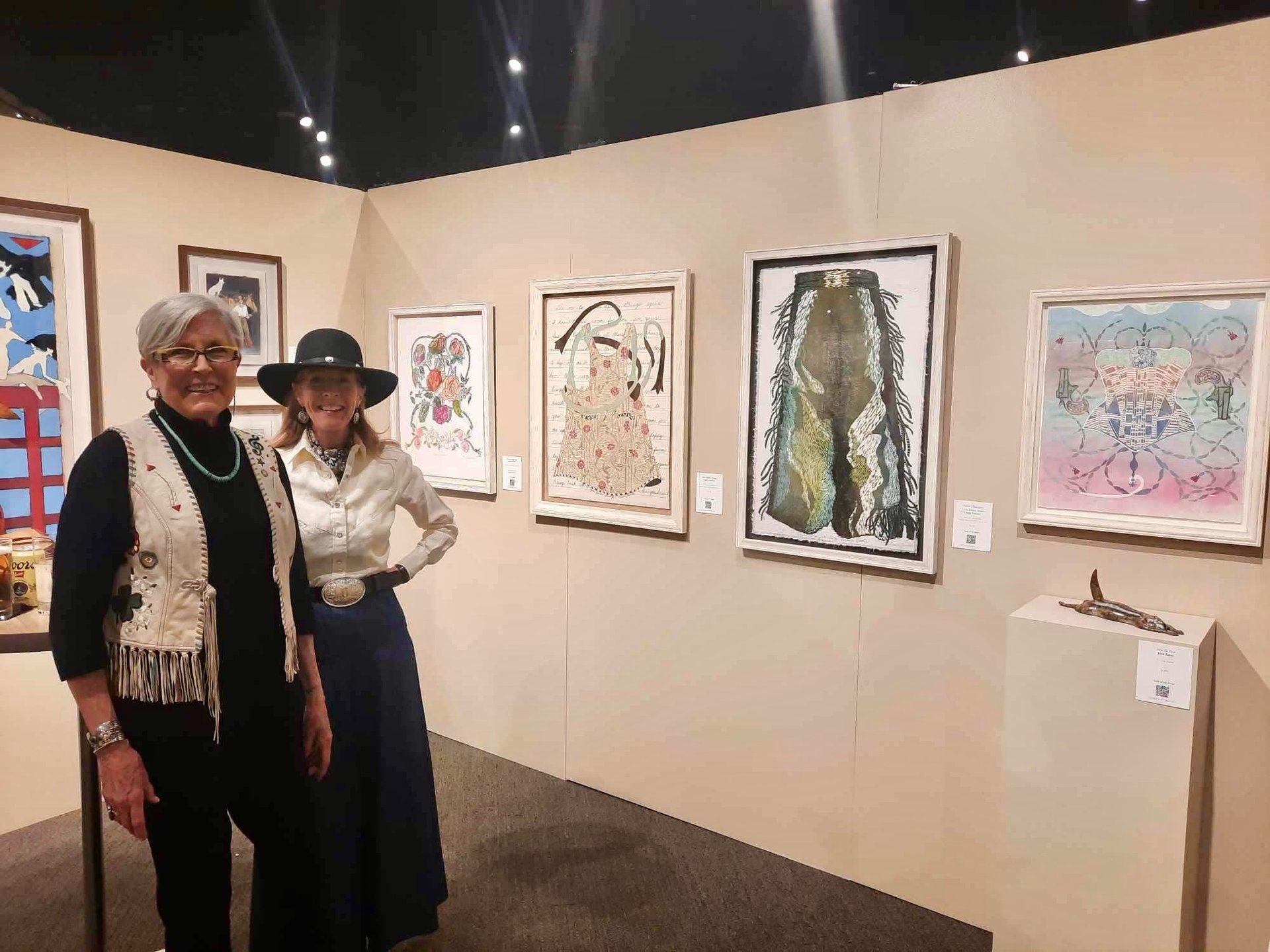 gray computer monitor