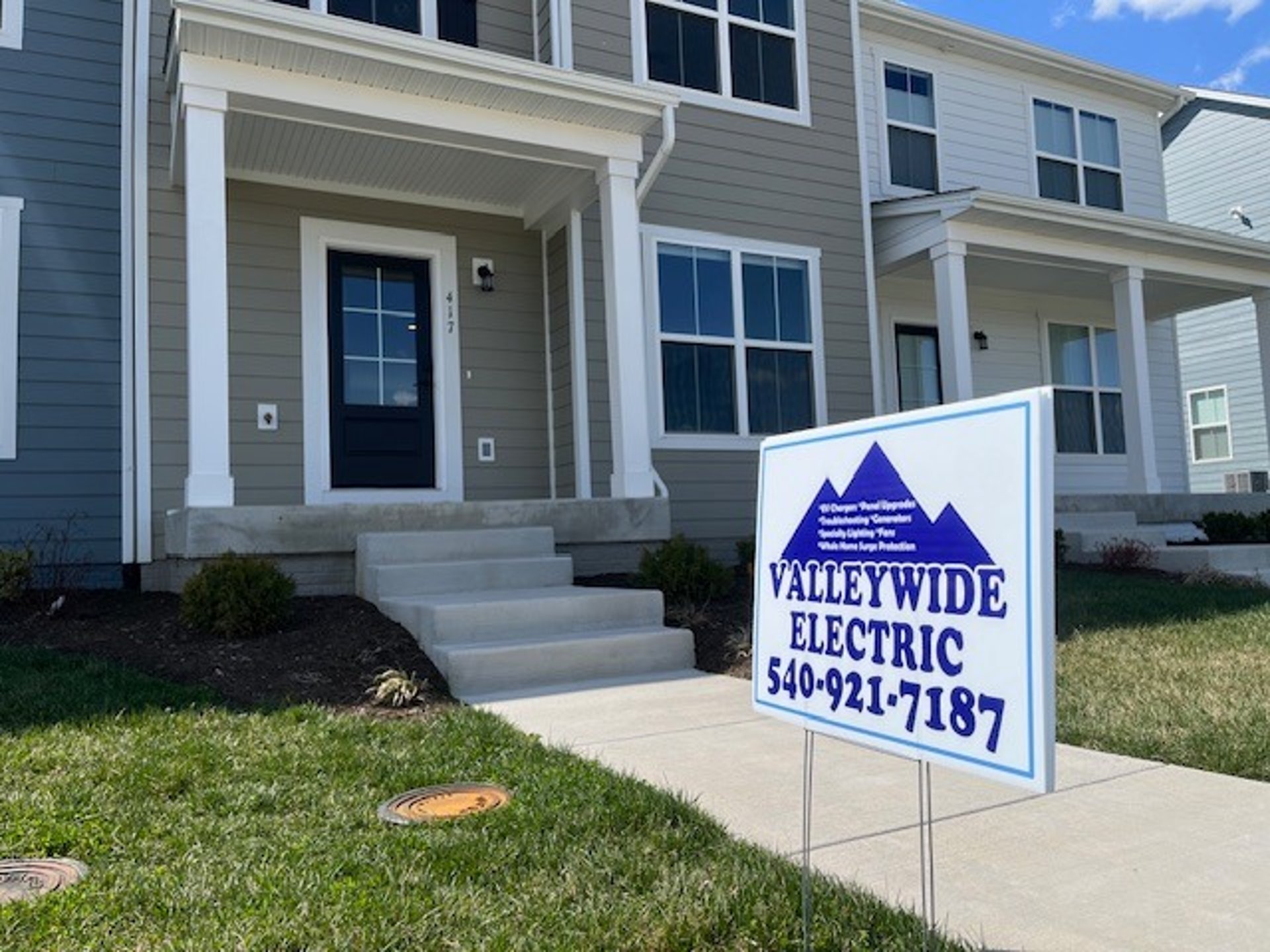 gray computer monitor