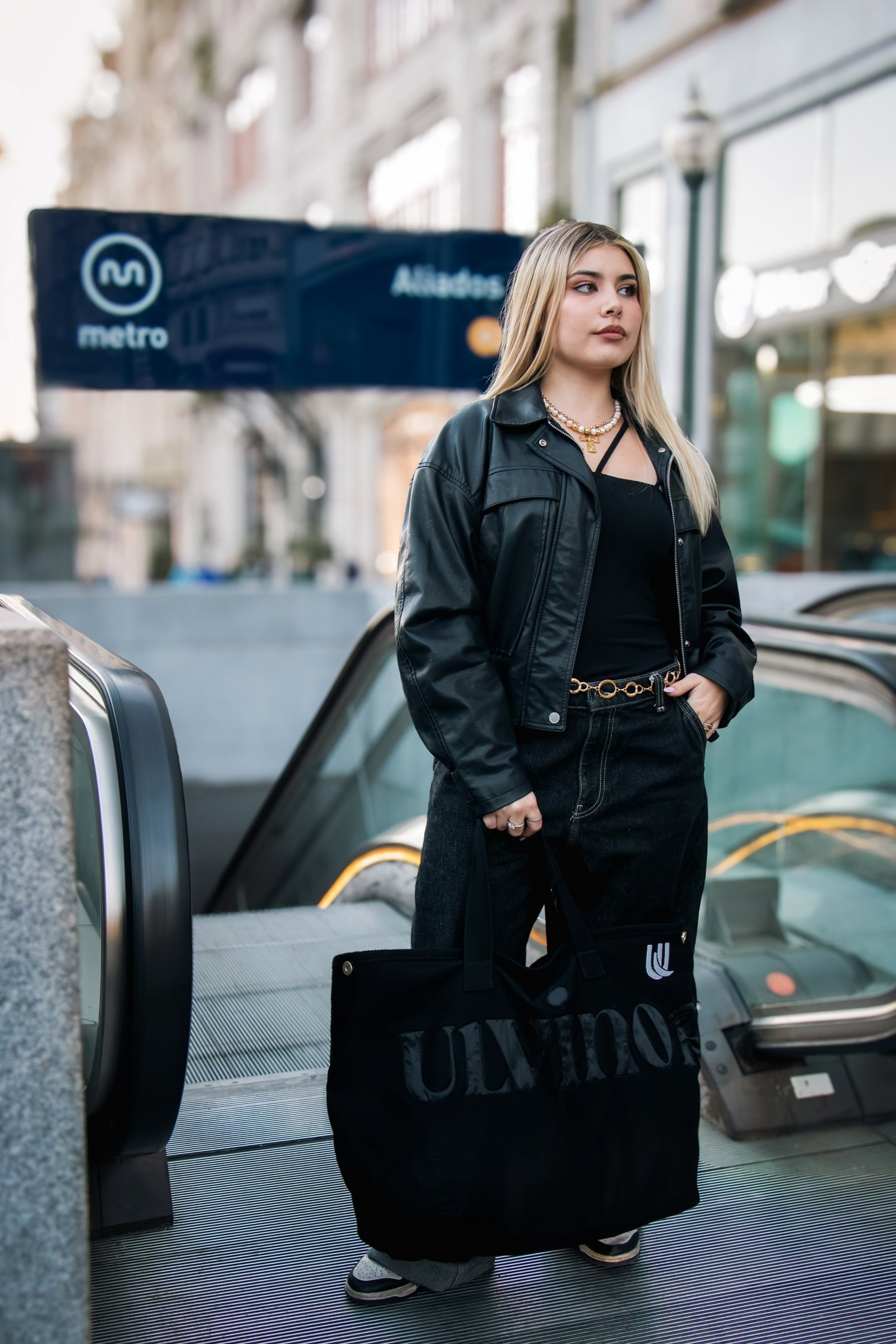 gray computer monitor