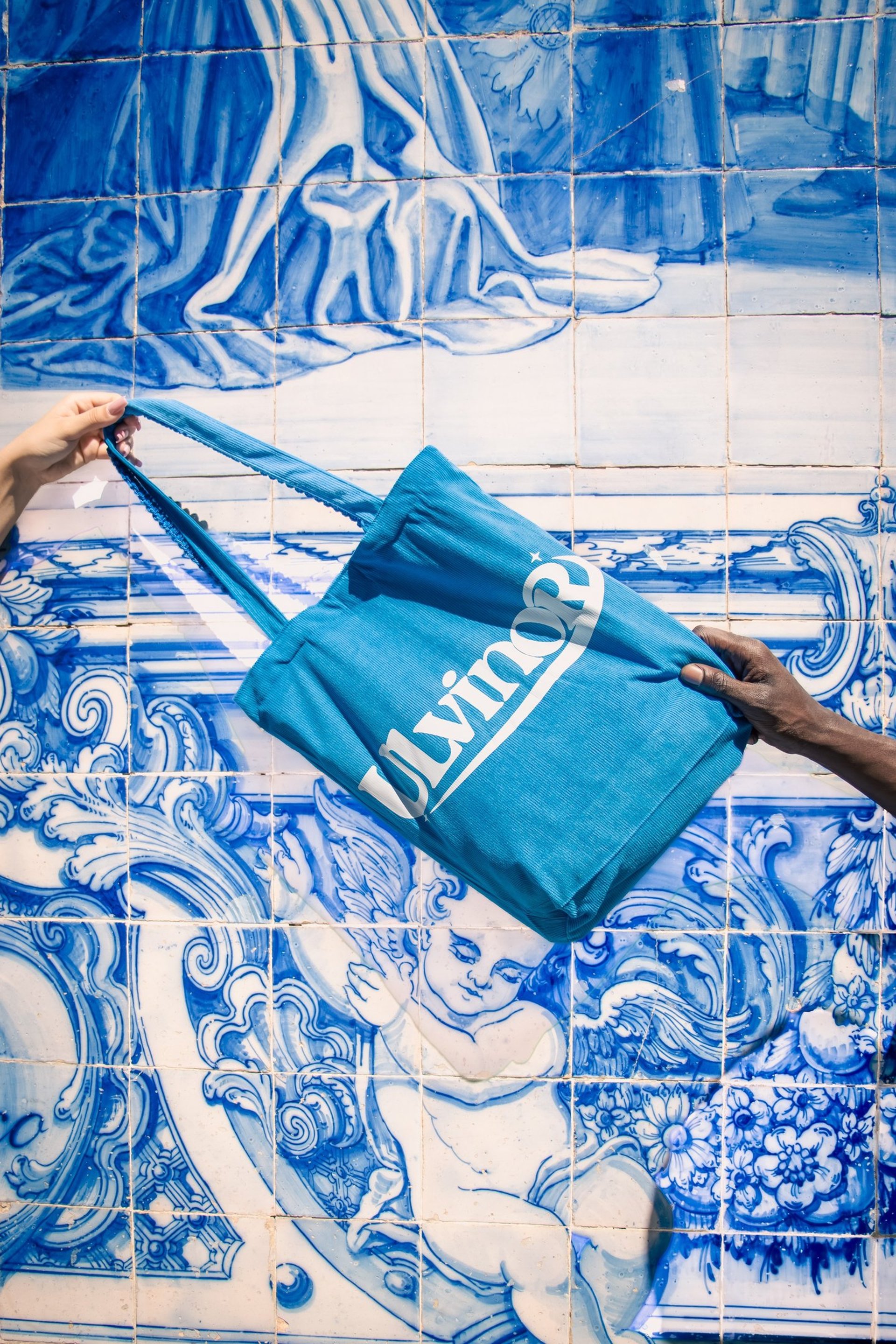 black and white bed linen