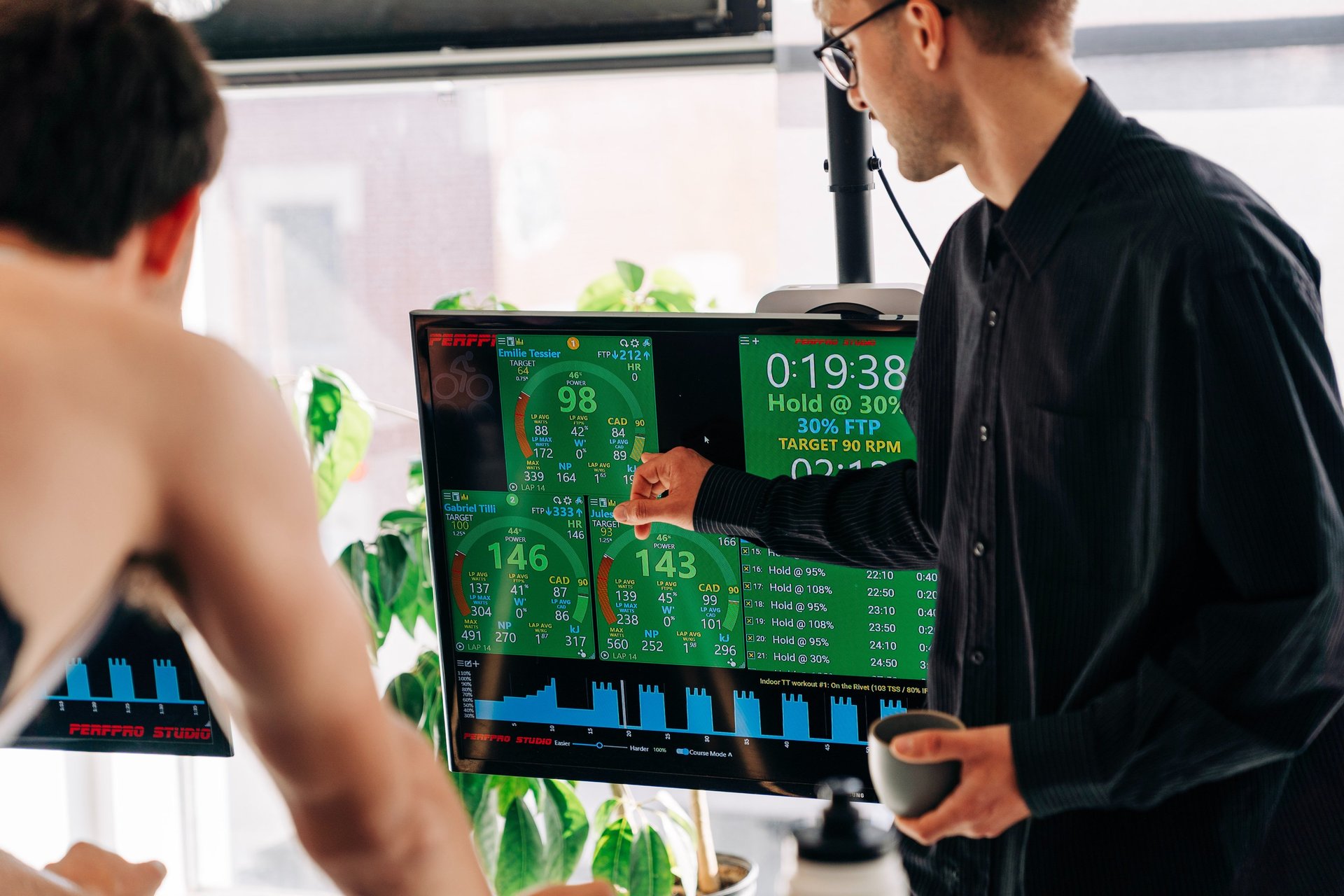 gray computer monitor