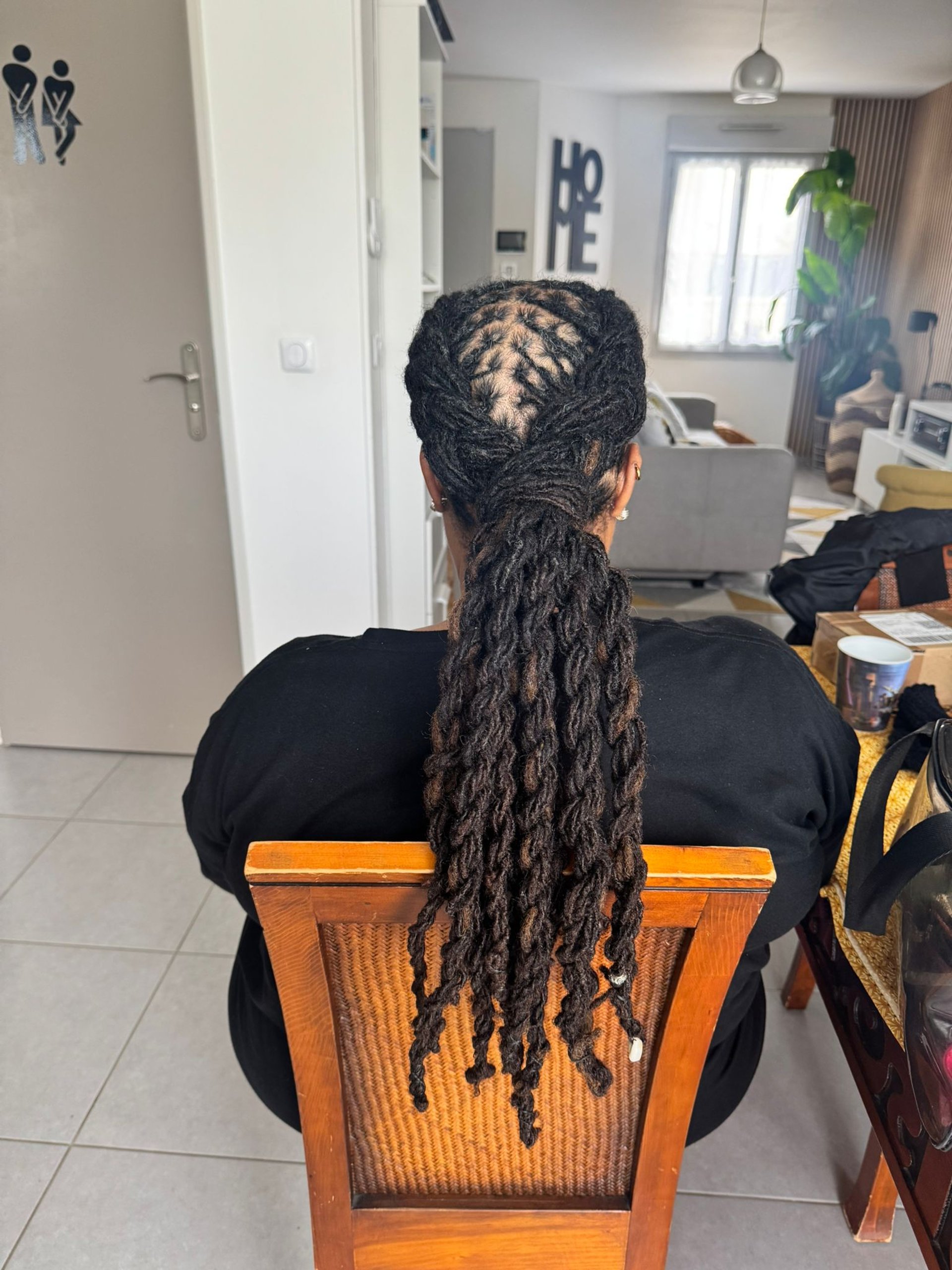 black and white bed linen