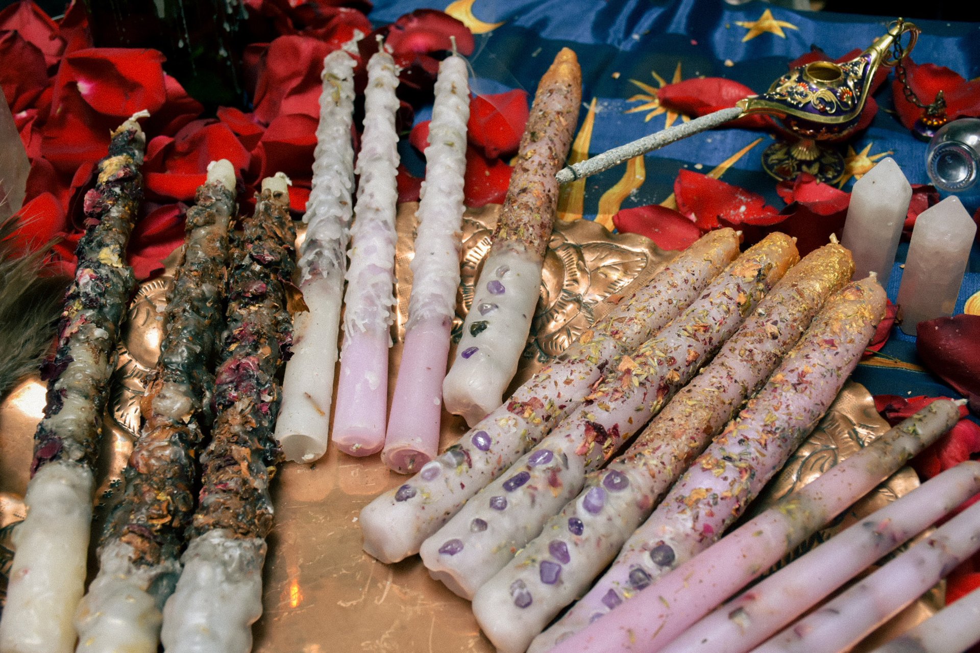 black and white bed linen