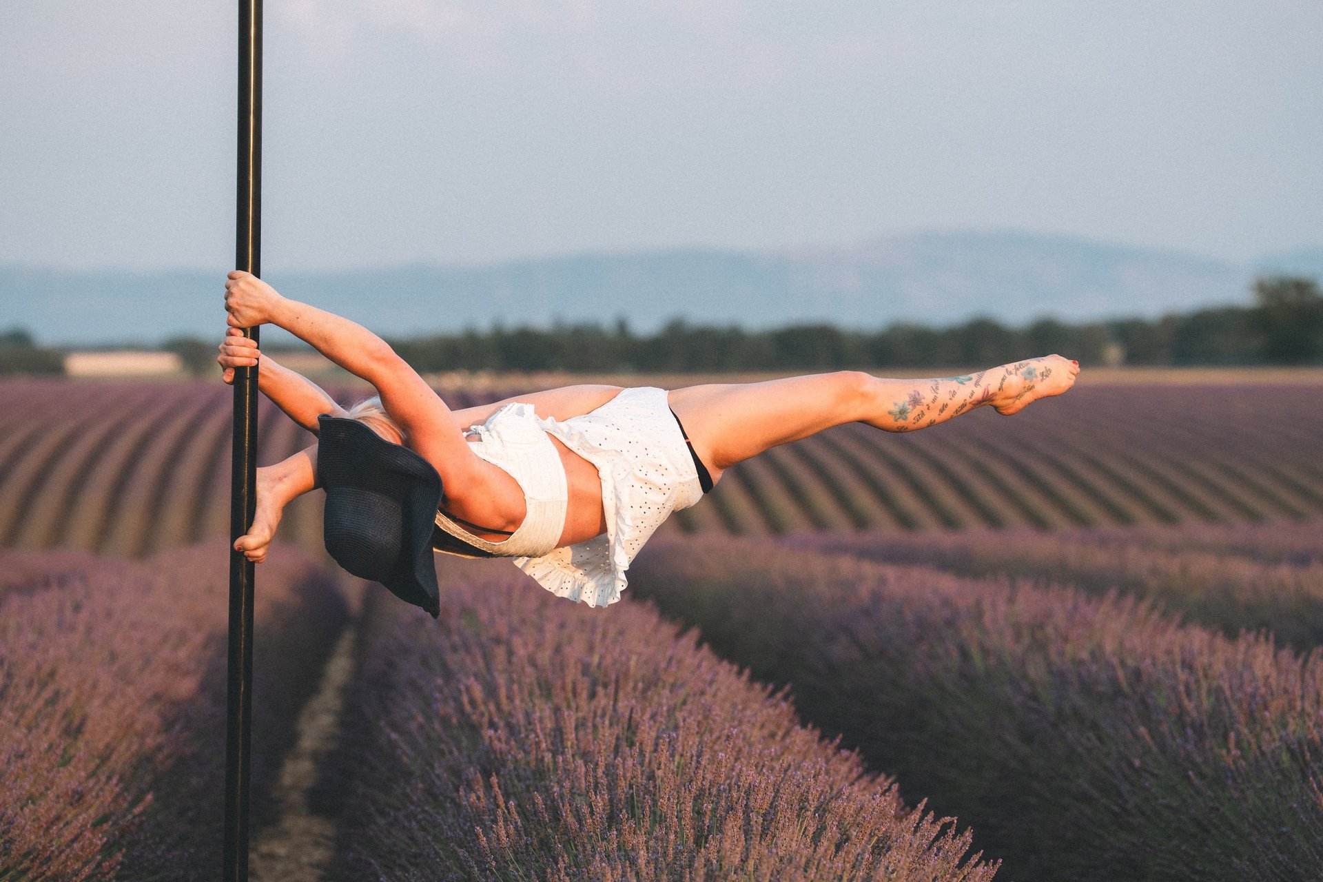 black and white bed linen