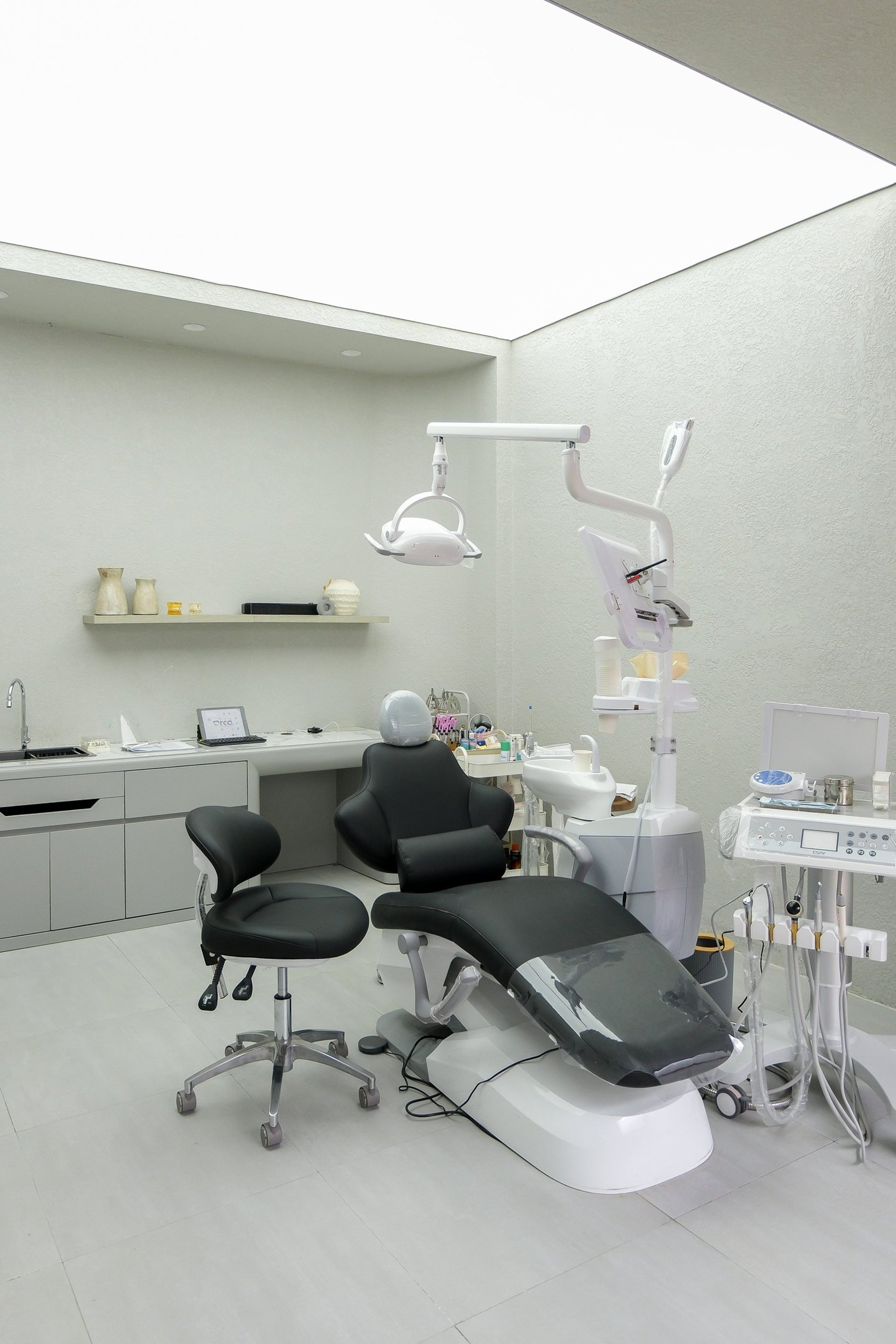 black and white bed linen