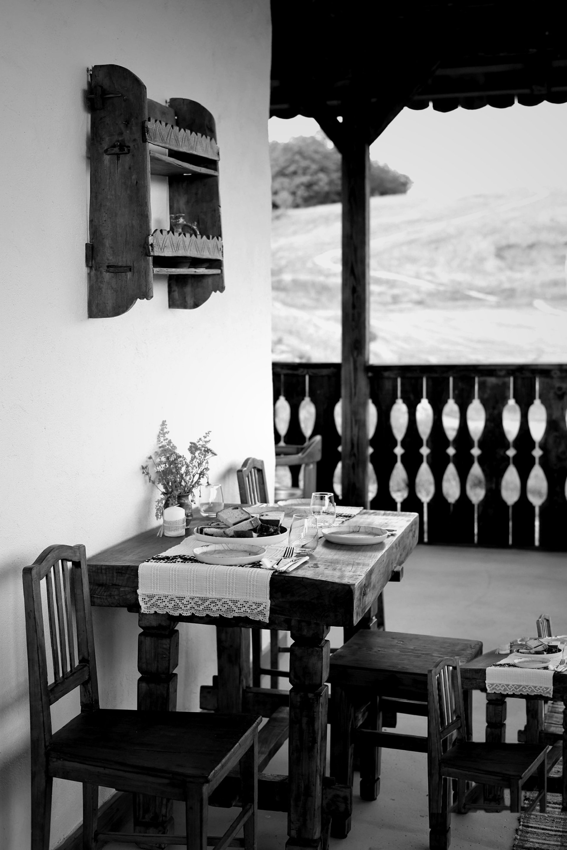 black and white bed linen