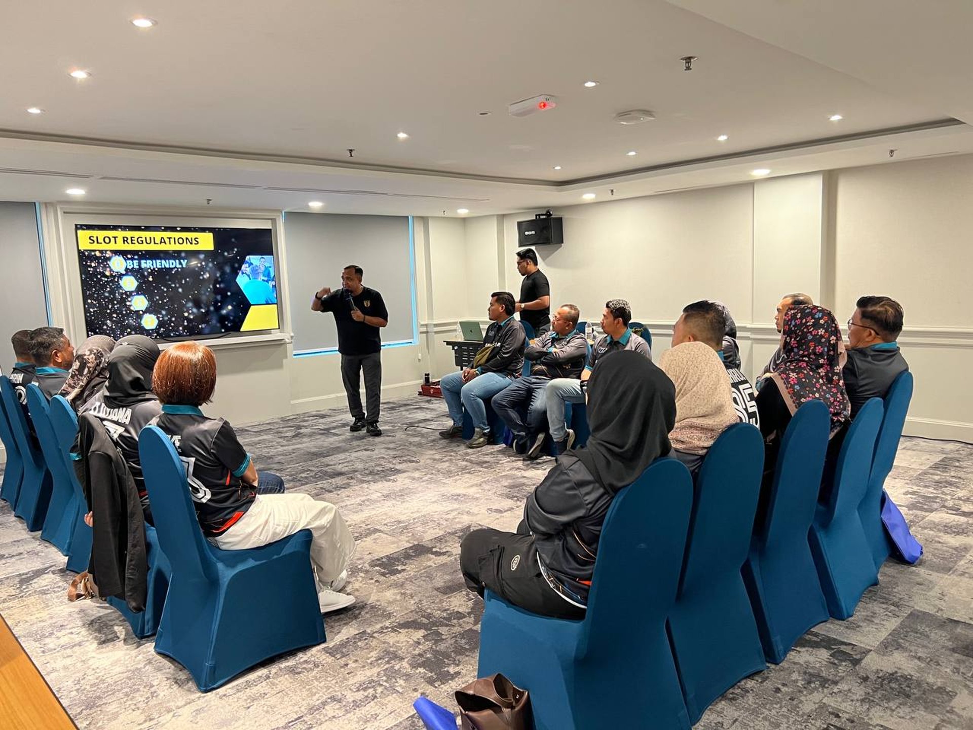 black and white bed linen