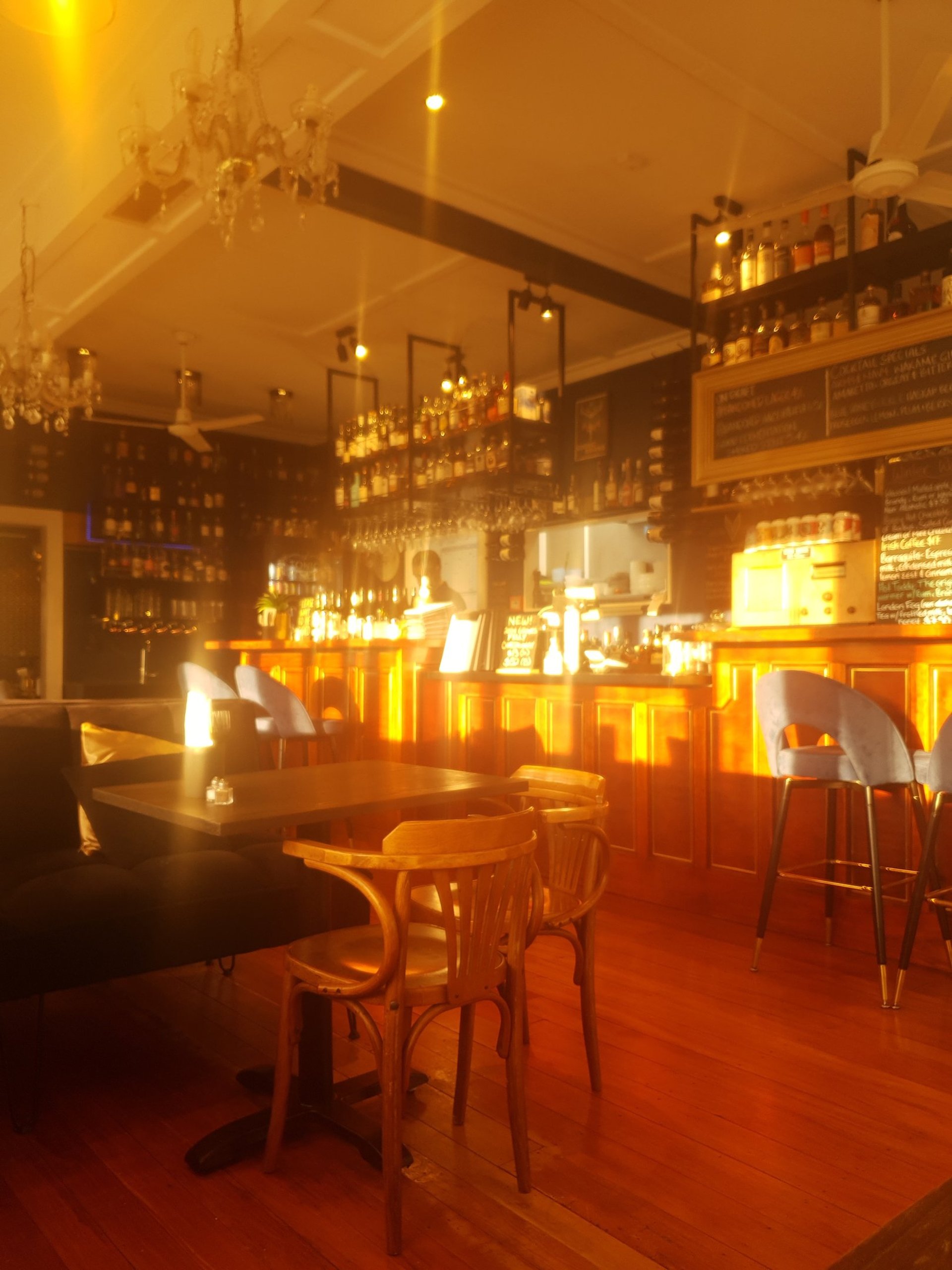 gray computer monitor