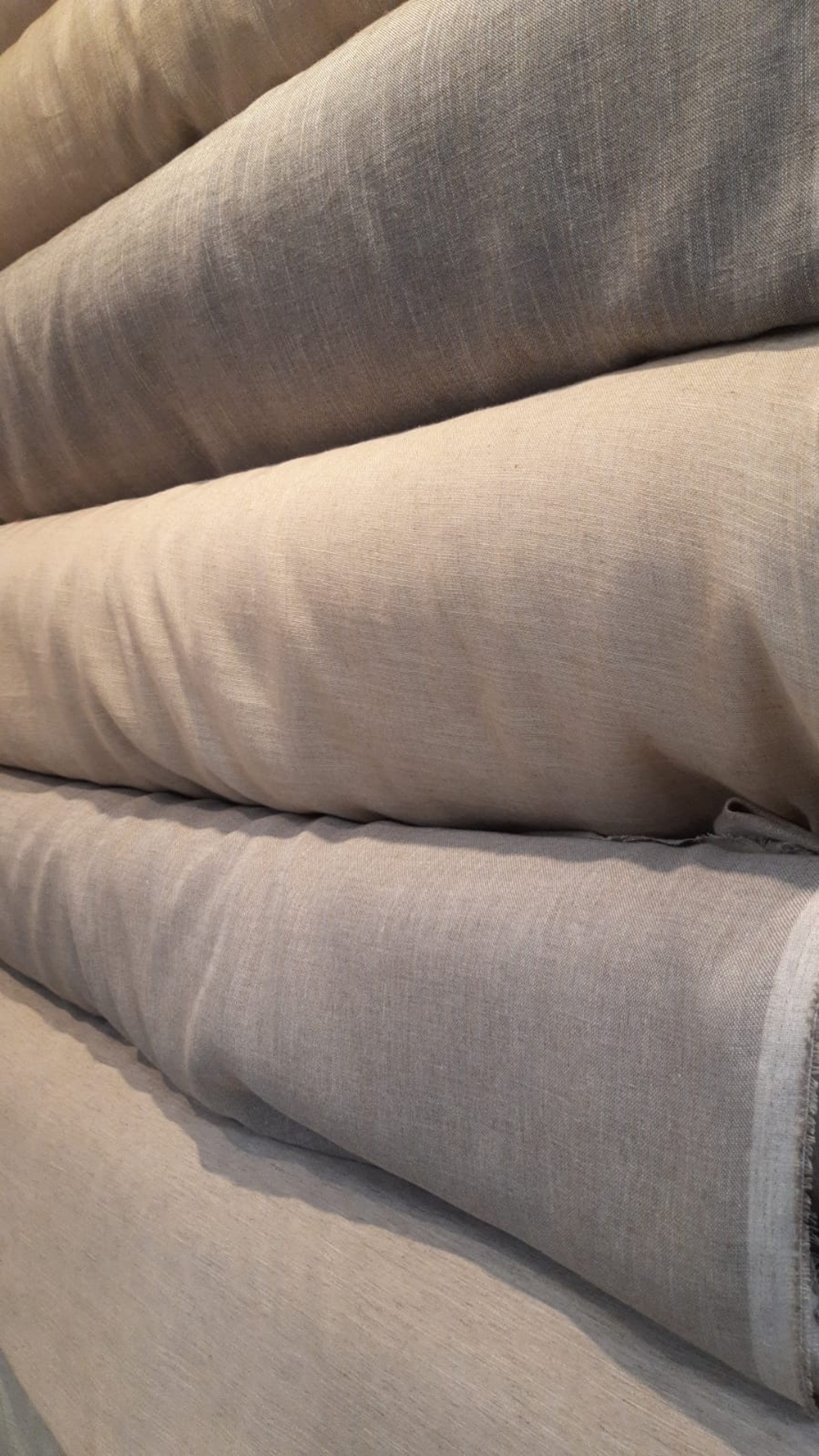 gray computer monitor