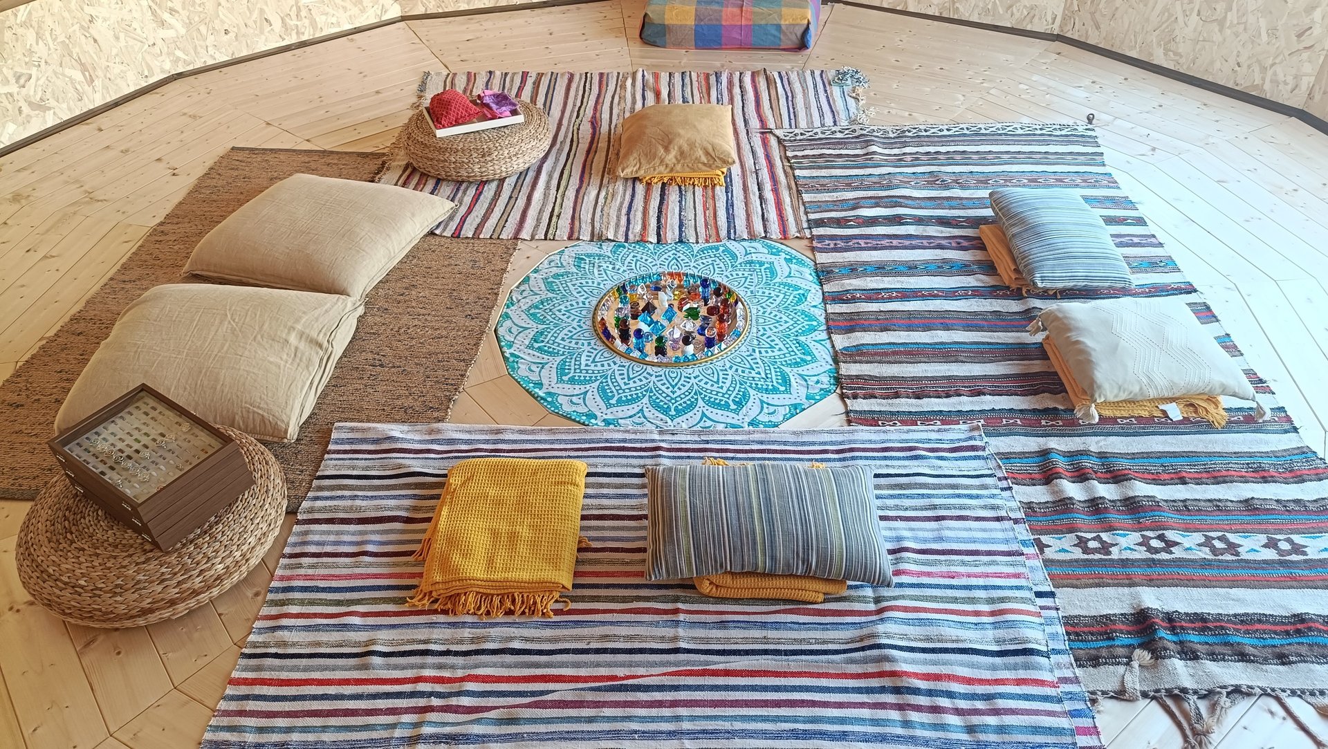 black and white bed linen