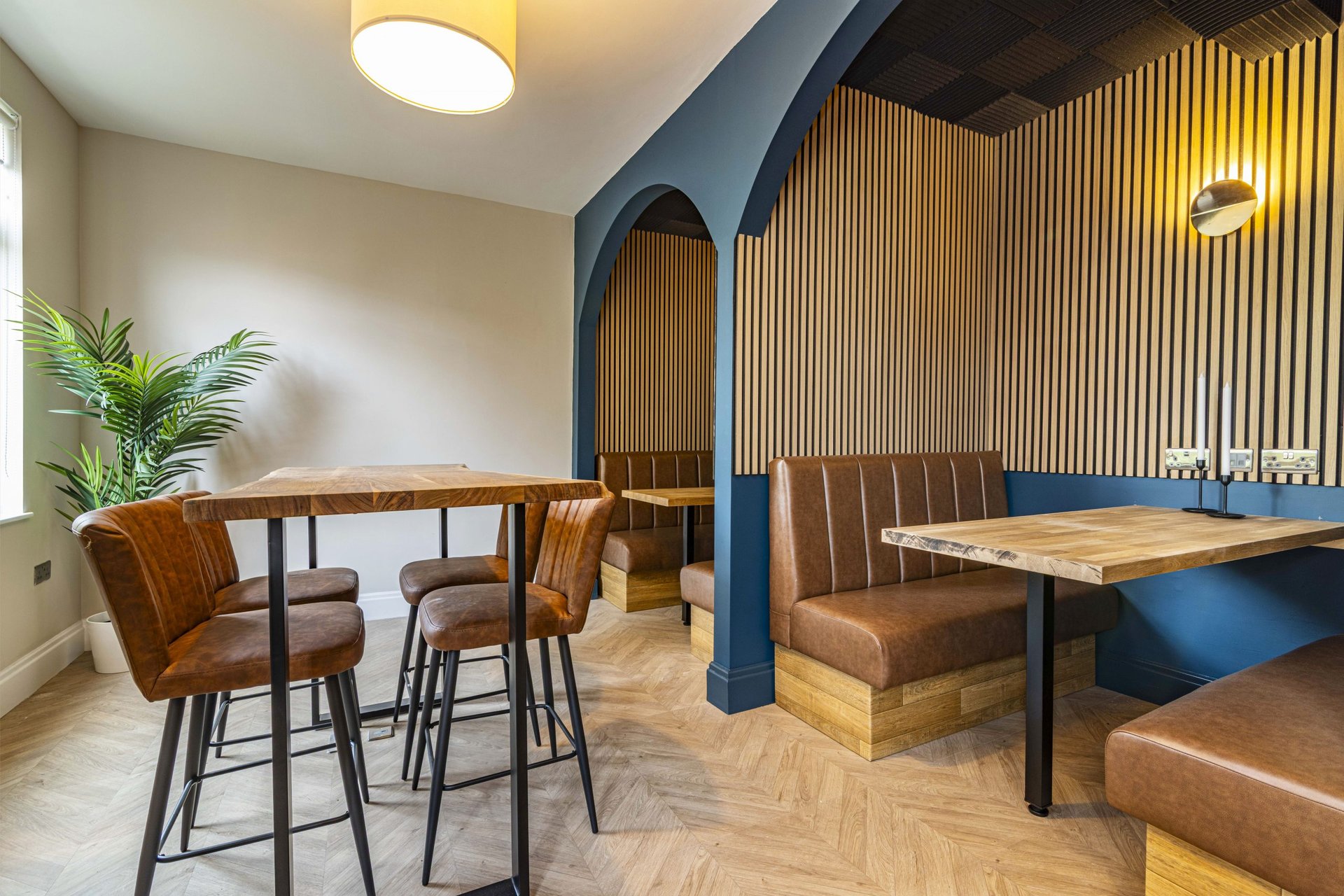 gray computer monitor