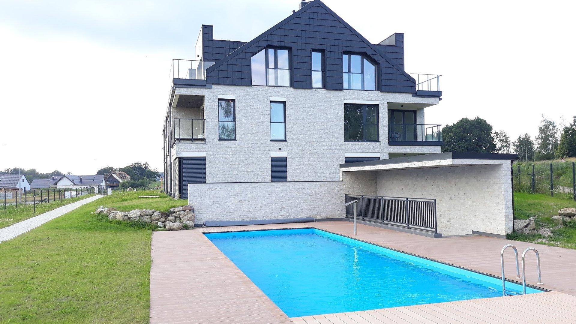 black and white bed linen