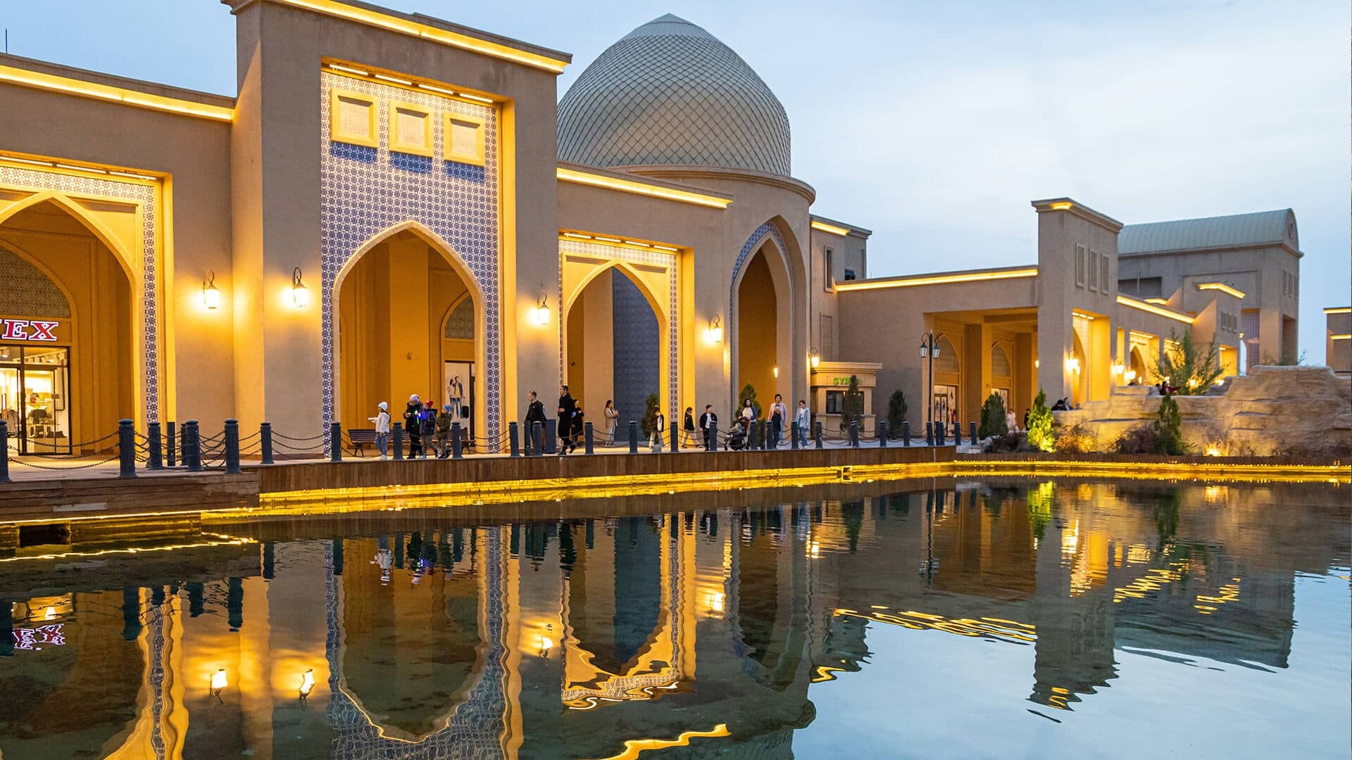 gray computer monitor