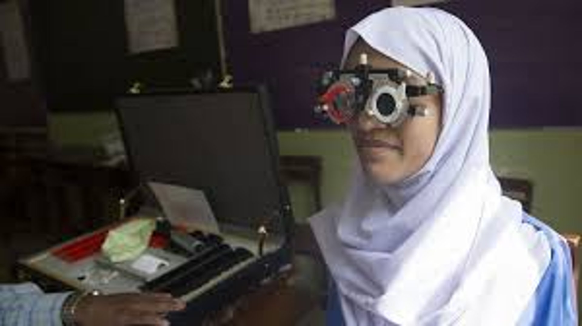 gray computer monitor