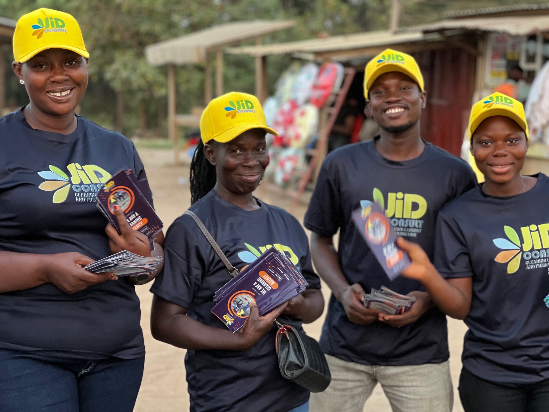 gray computer monitor