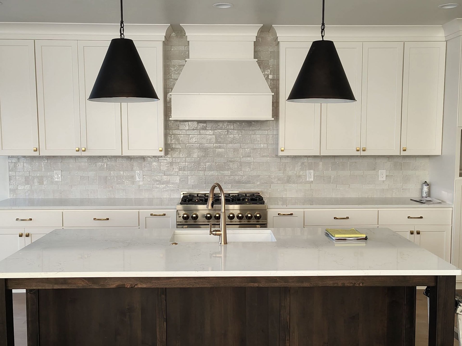 black and white bed linen