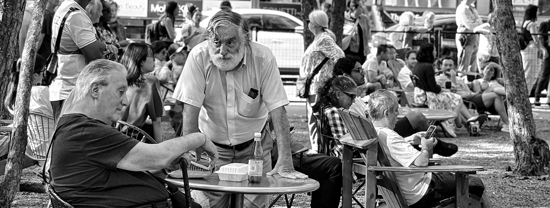 black and white bed linen