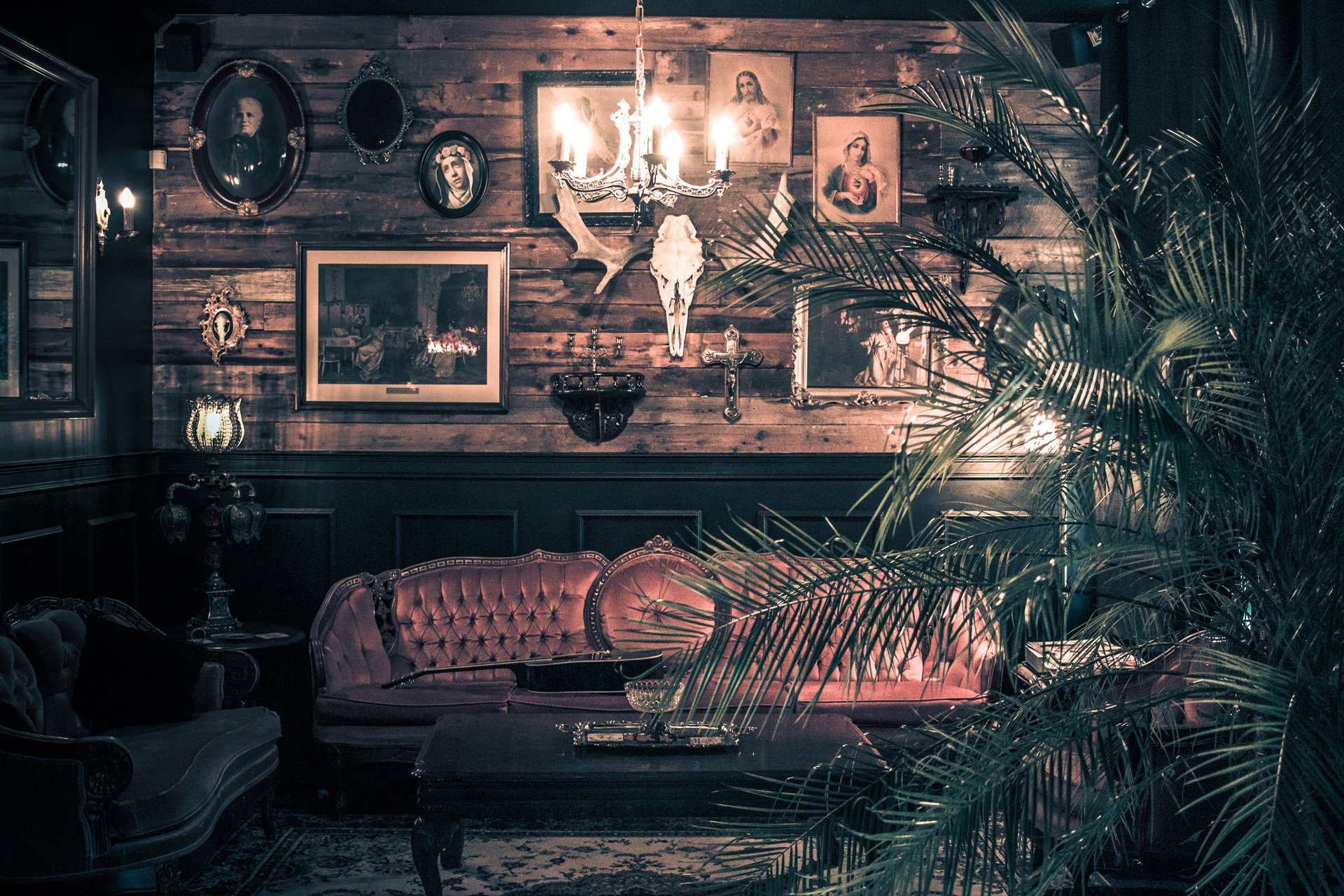 black and white bed linen