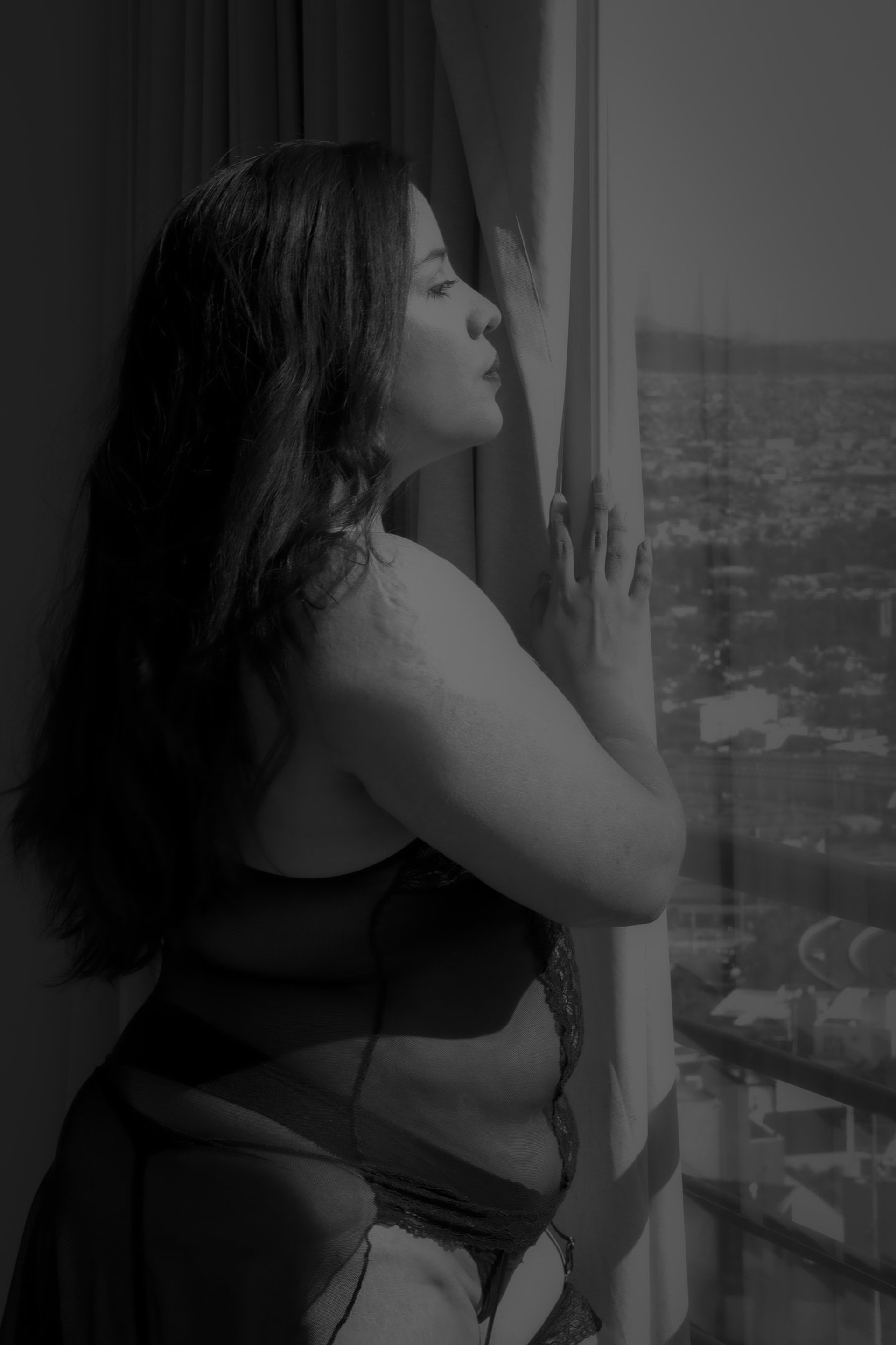 gray computer monitor