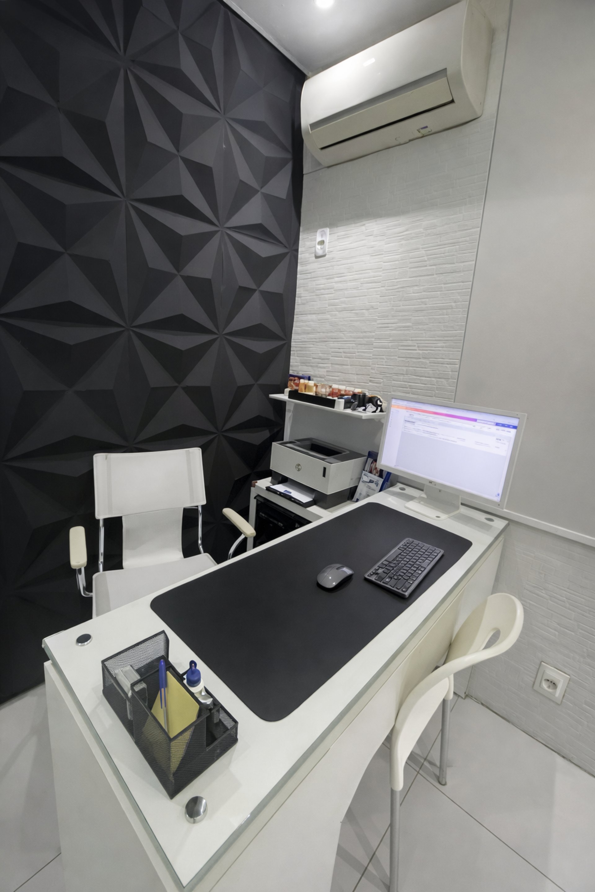 black and white bed linen