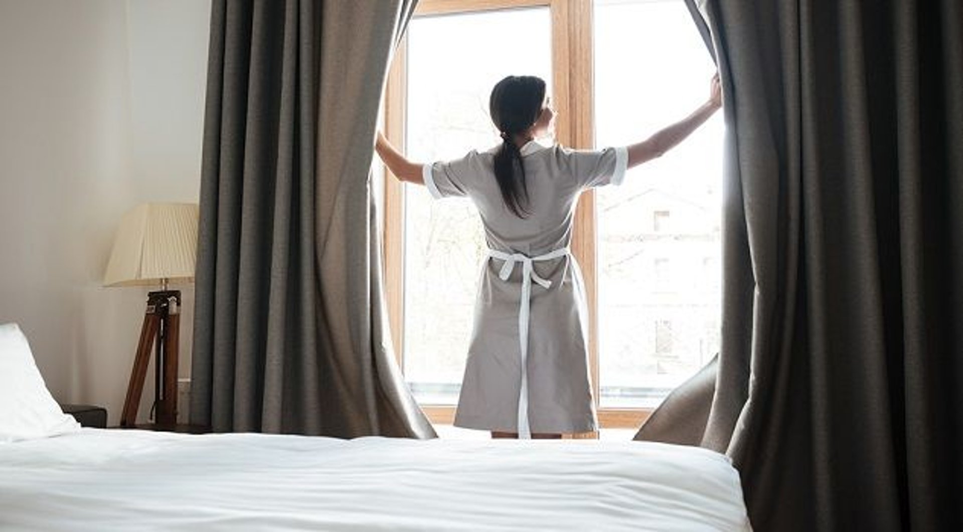 gray computer monitor