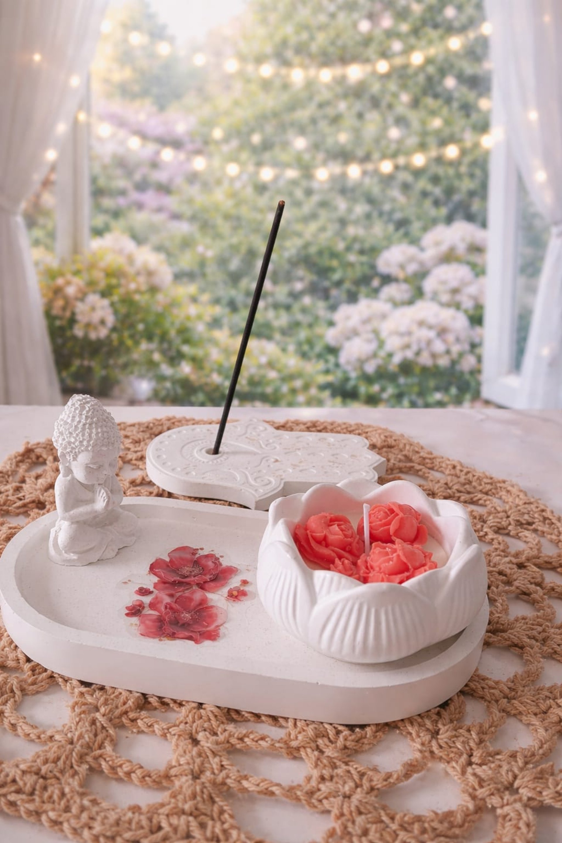 gray computer monitor