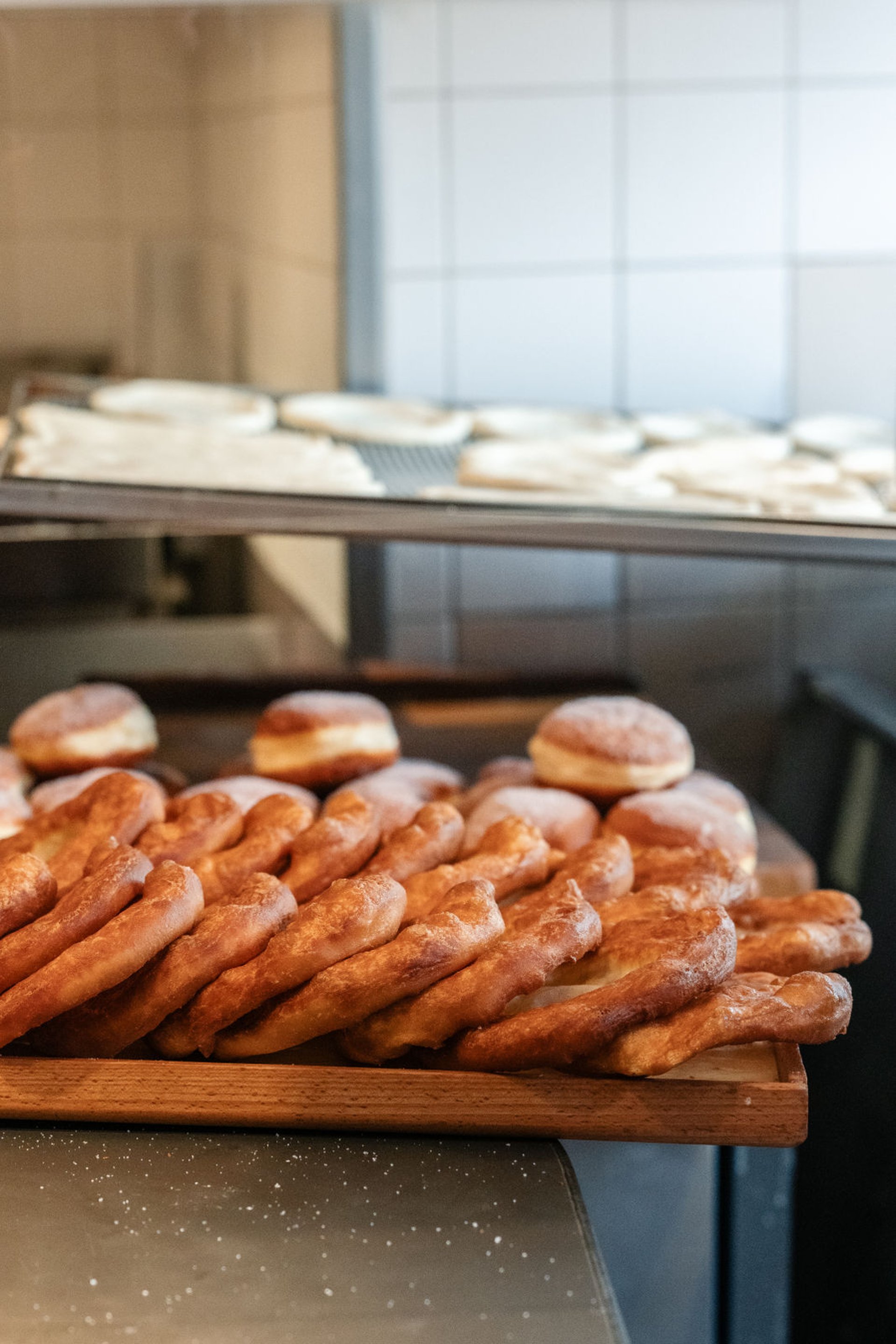 gray computer monitor