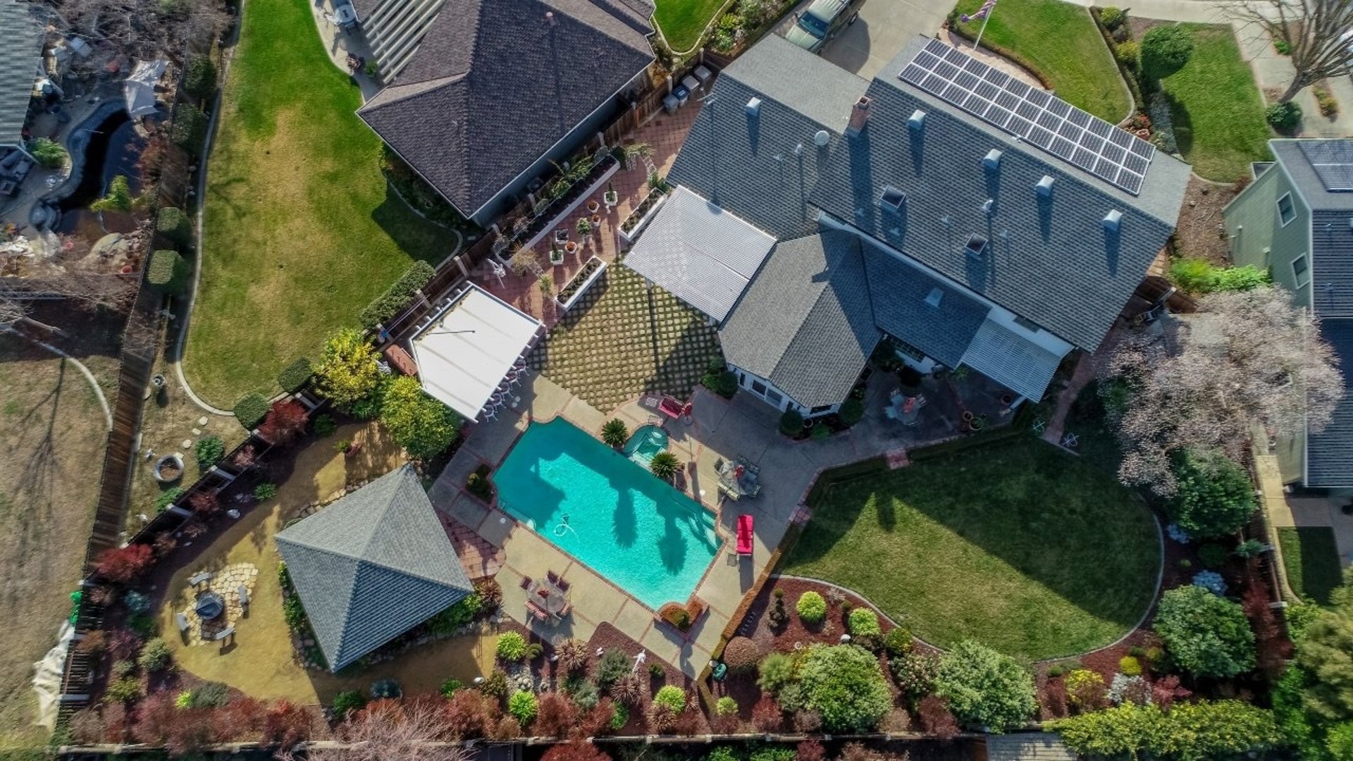 black and white bed linen