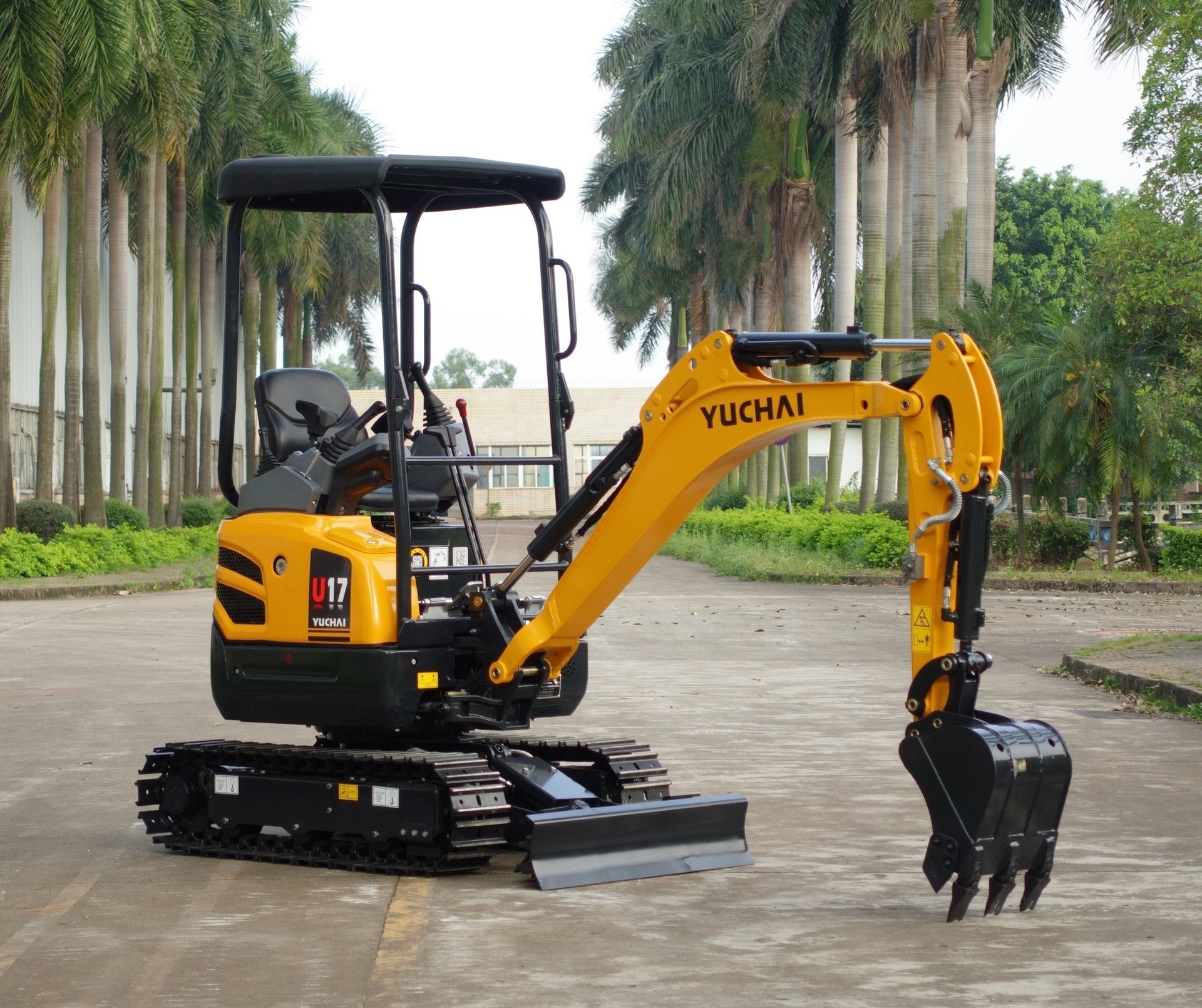 gray computer monitor