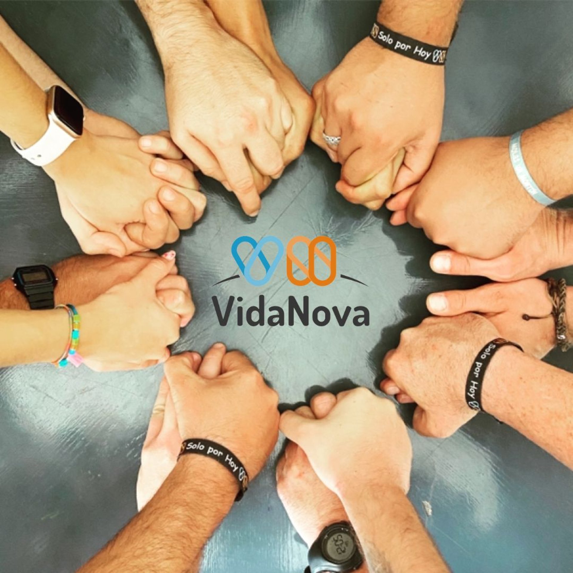 gray computer monitor