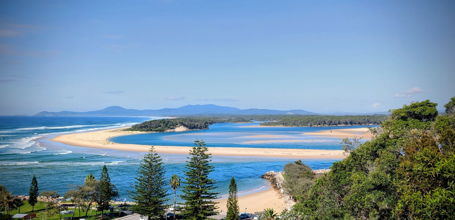 black and white bed linen